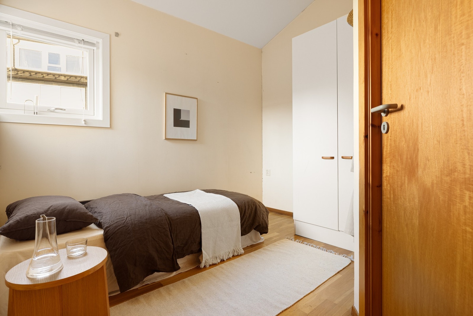 Soverom 2 måler 6,4 kvm. Galleribilde