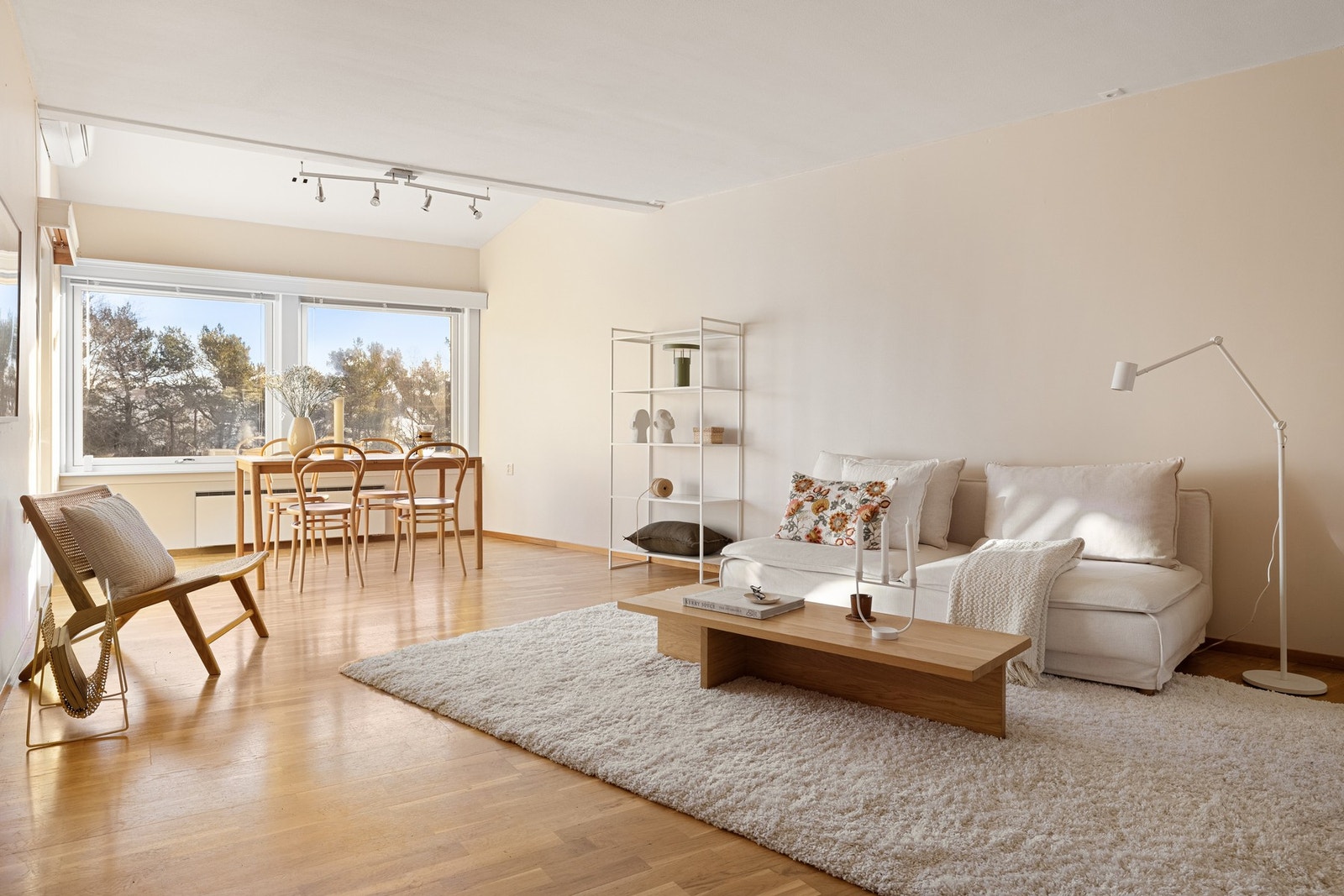 Mekleriet eiendomsmegling v/Joakim Wiik Bjerknes har gleden av å presentere Bønesstølen 5E. Galleribilde