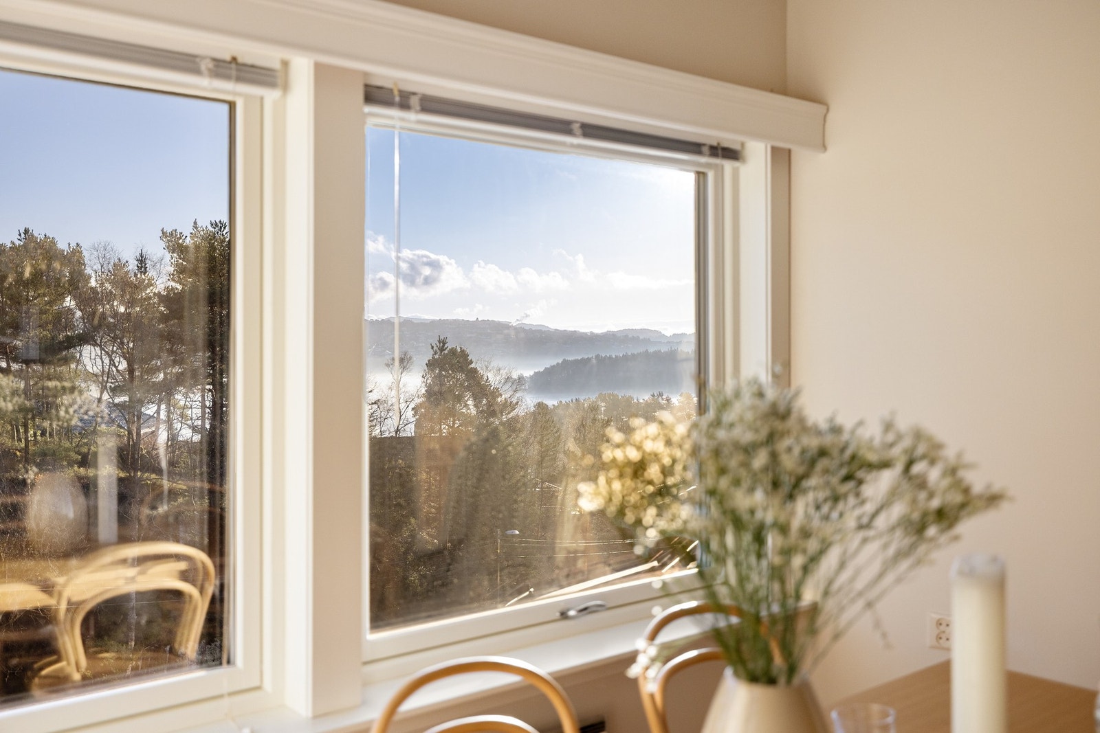 En lys og romslig 3-roms leilighet med flott utsikt. Galleribilde