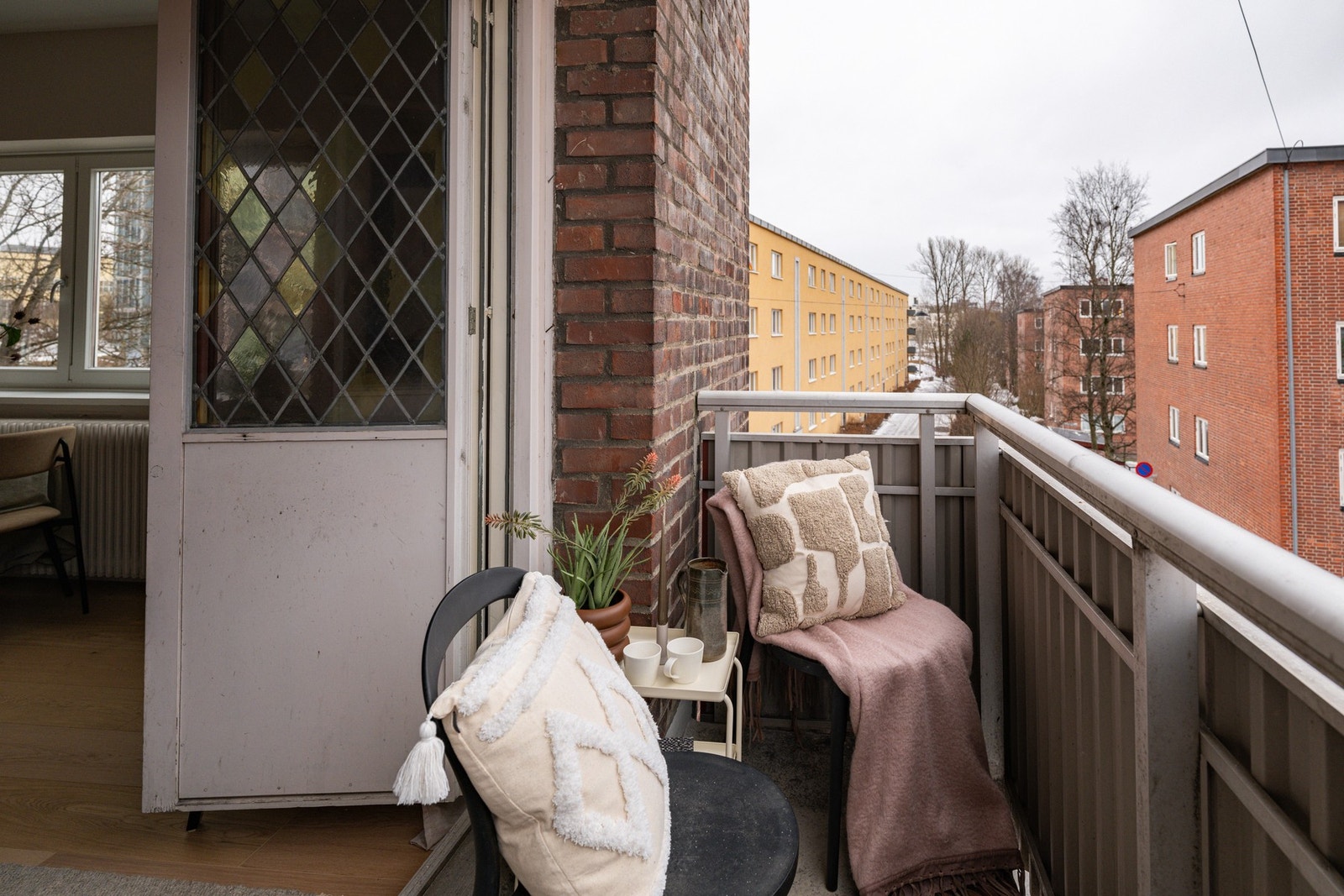 Her får du en luftig og stor 4-roms hjørneleilighet med solrik balkong. Galleribilde