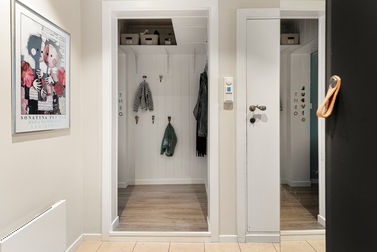 Entreen har praktisk jakkeoppheng Galleribilde