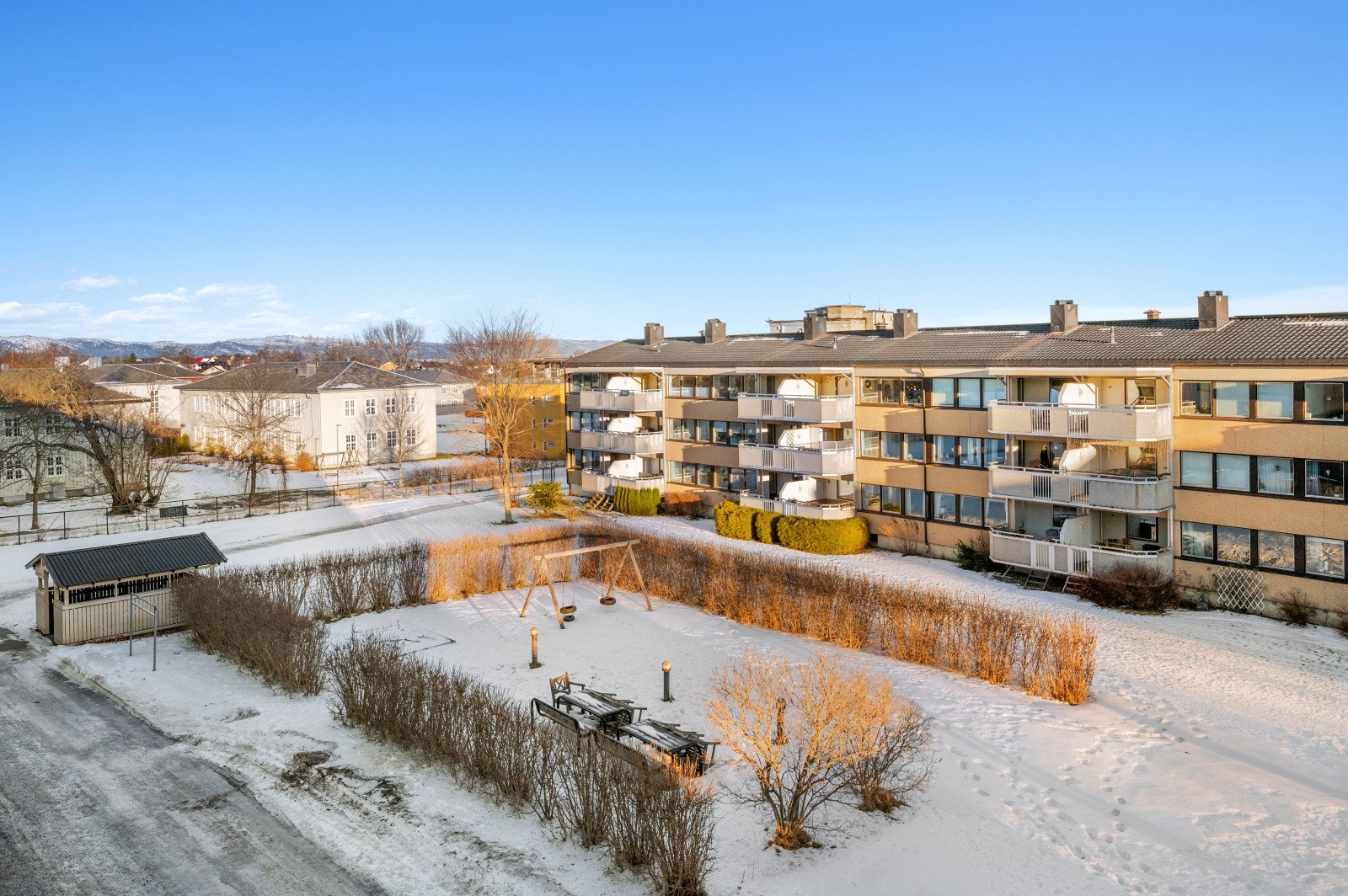 Borettslaget er svært populært med sin sentrumsnære beliggenhet og barnevennlige plassering nært både skole, en rekke barnehager og servicefasiliteter man behøver ila. hverdagen. Borettslaget har sosiale samlingspunkt med bla. grillplass ved blokk 20. Galleribilde