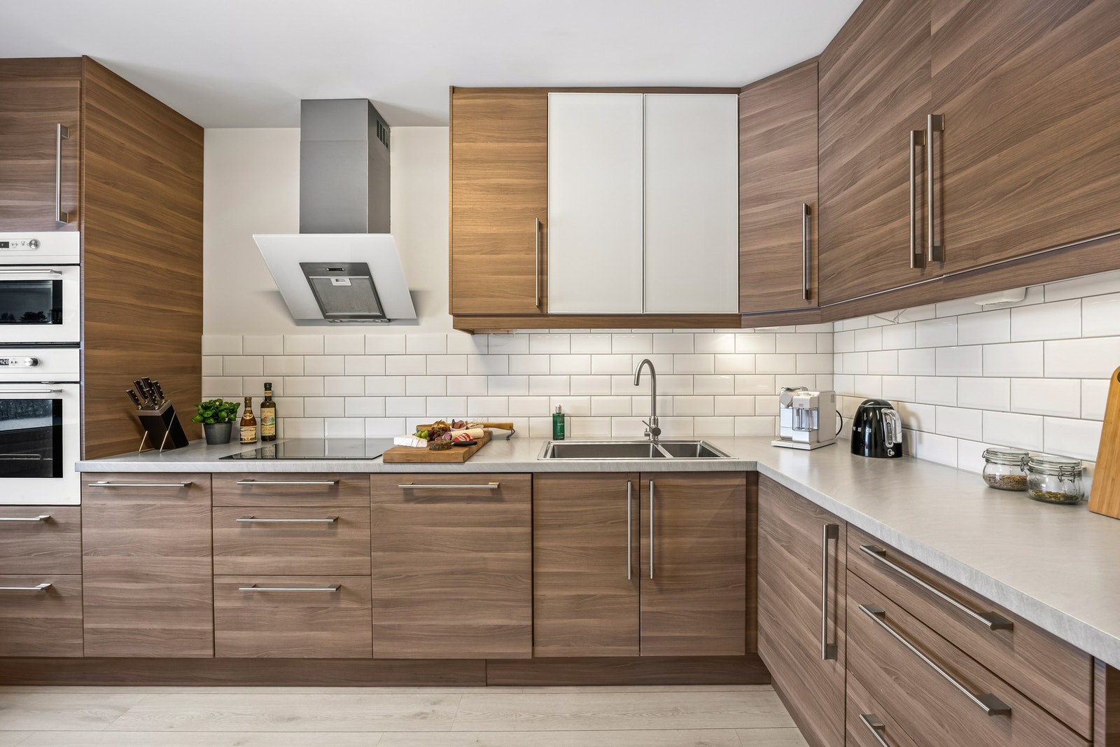 Utelukkende integrerte hvitevarer som også medfølger leiligheten. Galleribilde