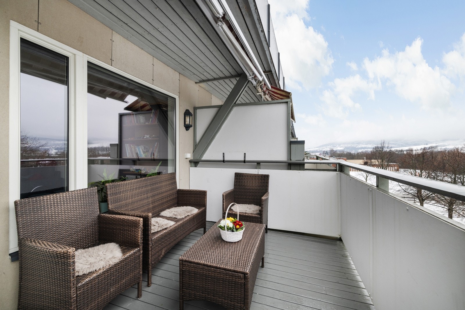 Vestvendt balkong på ca. 8 kvm med kveldssol. Galleribilde