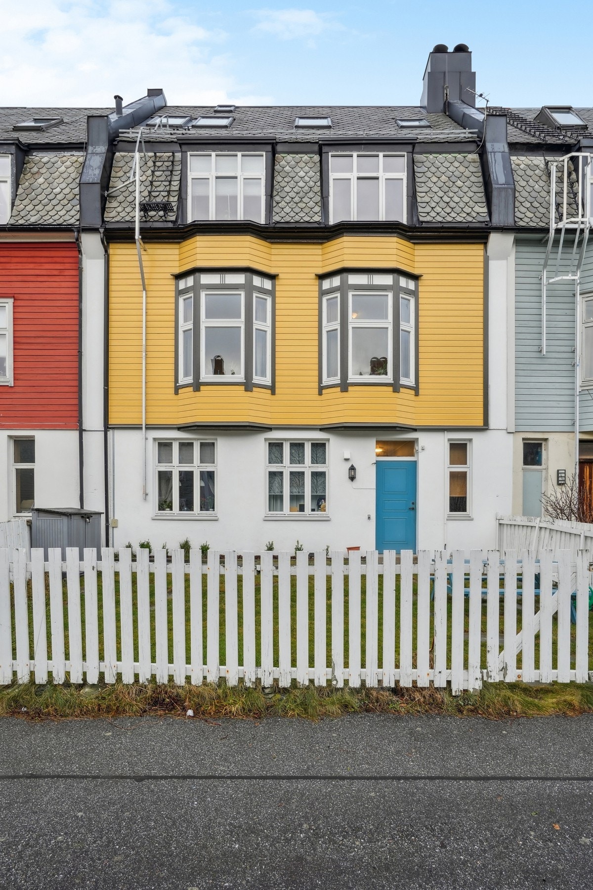Det er gangavstand til fin tursti til Storhaugen, og det er 20 minutter å gå til Tueneset turområde. Der ligger også Atlanterhavsparken og en populær badeplass ved. Galleribilde