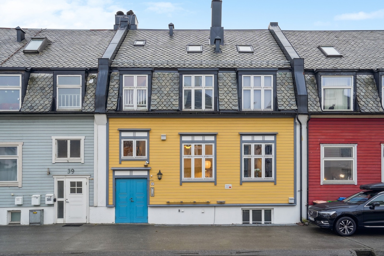 Bygningen er fra 1921, og ble renovert i 2002. Galleribilde