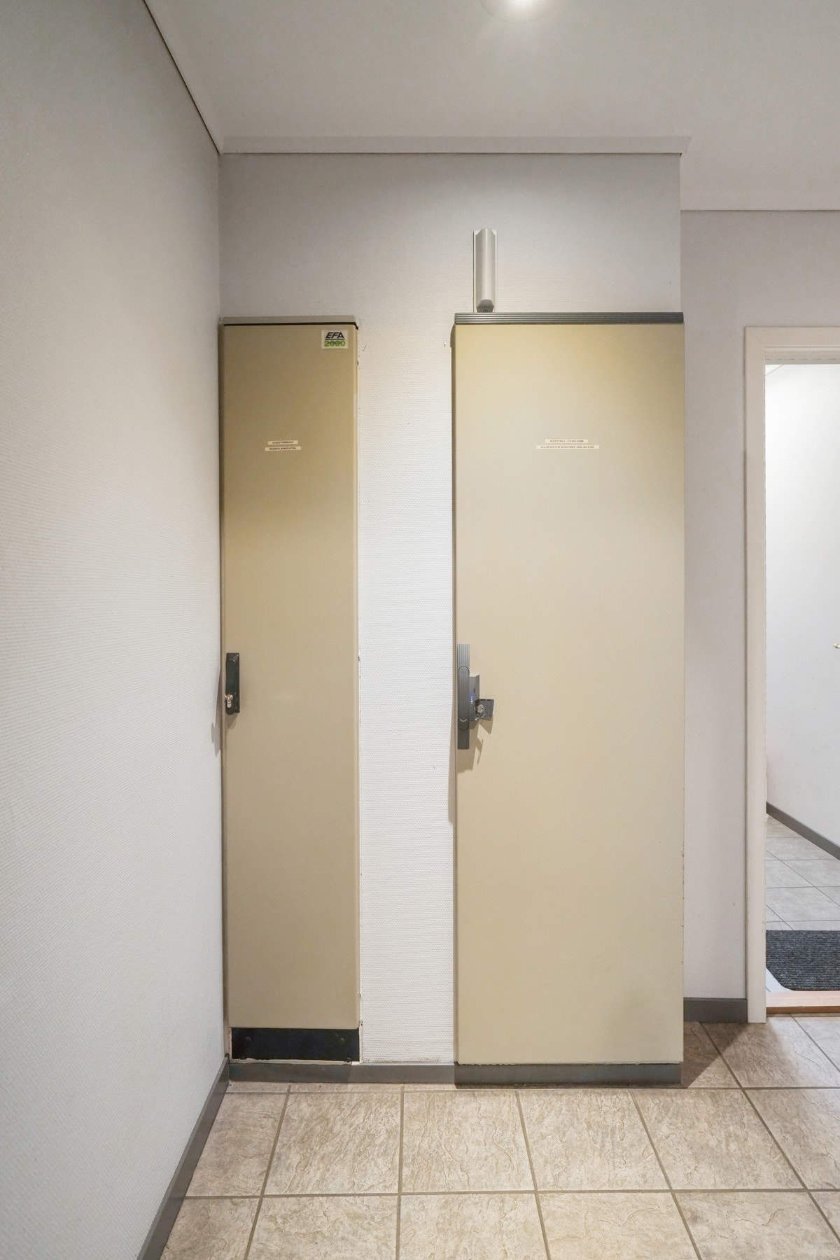 Egen hovedtavle for sterkstrøm og for svakstrøm/Fiber i gang/sokkeletasjen. Galleribilde