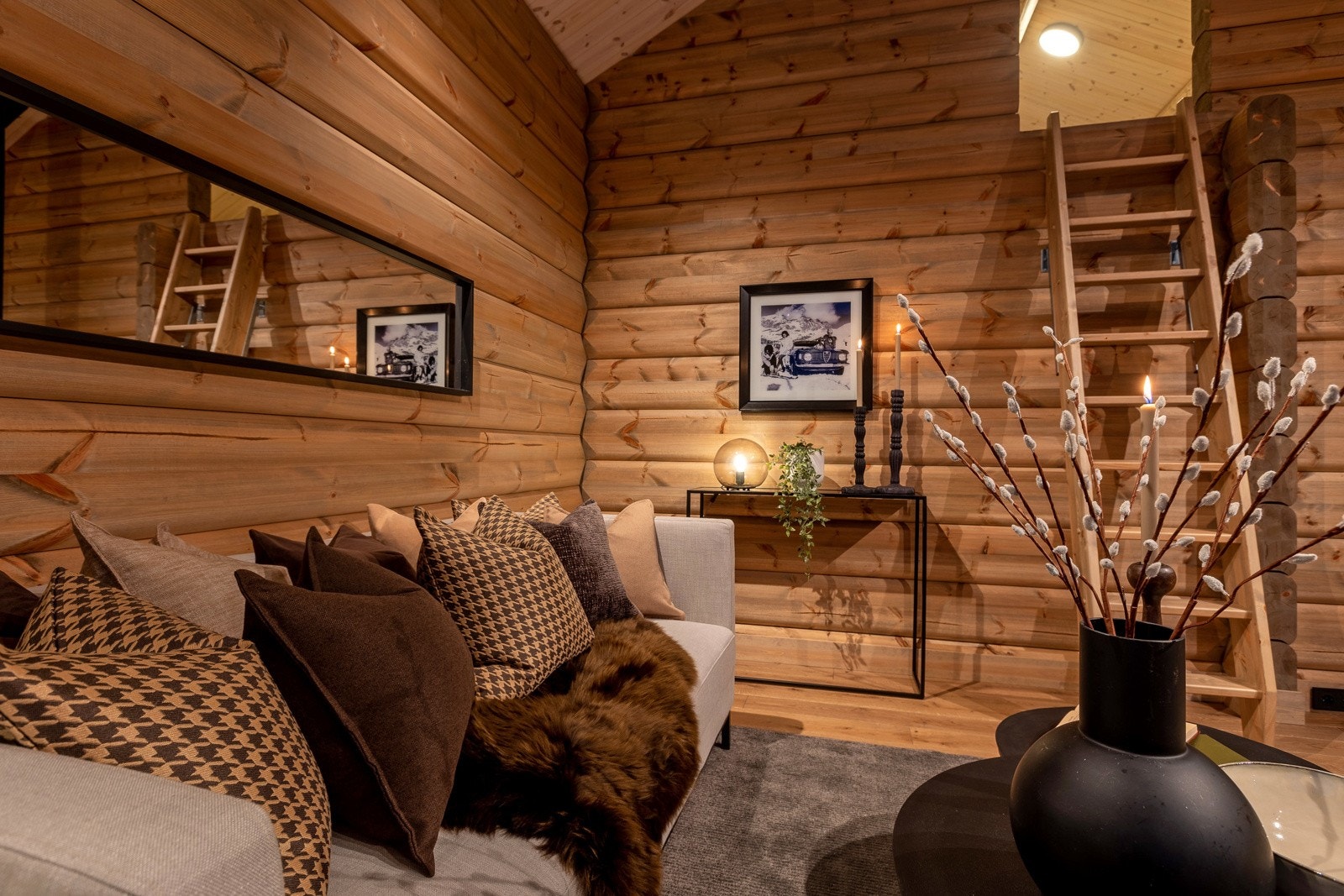 Trapp opp til hems fra stuen. Galleribilde