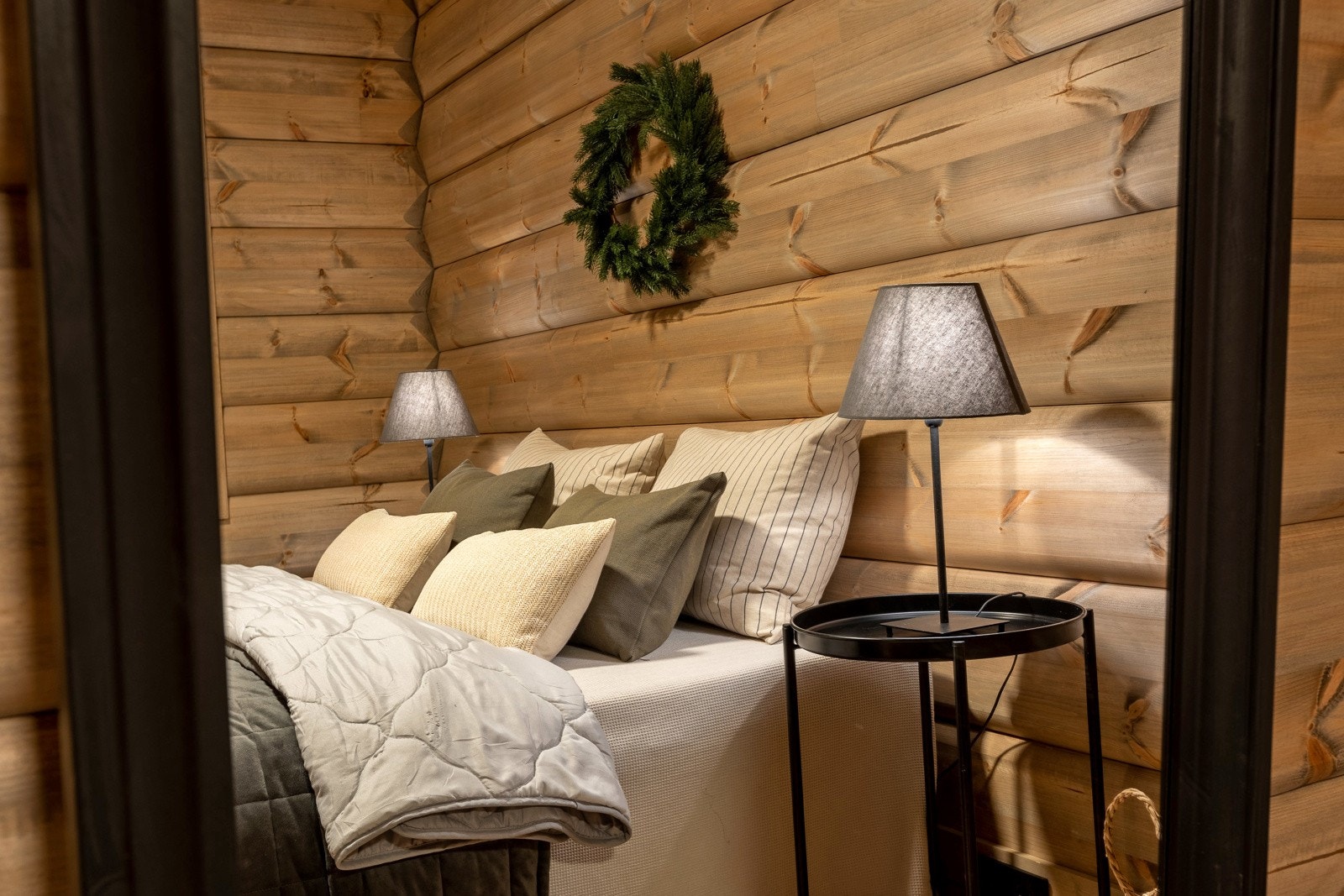 Fra et av de koselige soverommene i 1. etasje. Galleribilde