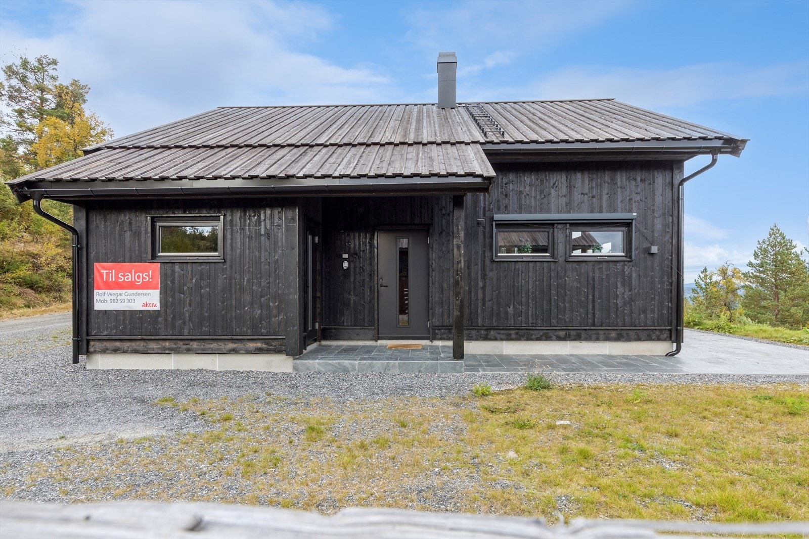 Overbygget inngangsparti samt tilgang til den utvendige isolerte boden Galleribilde