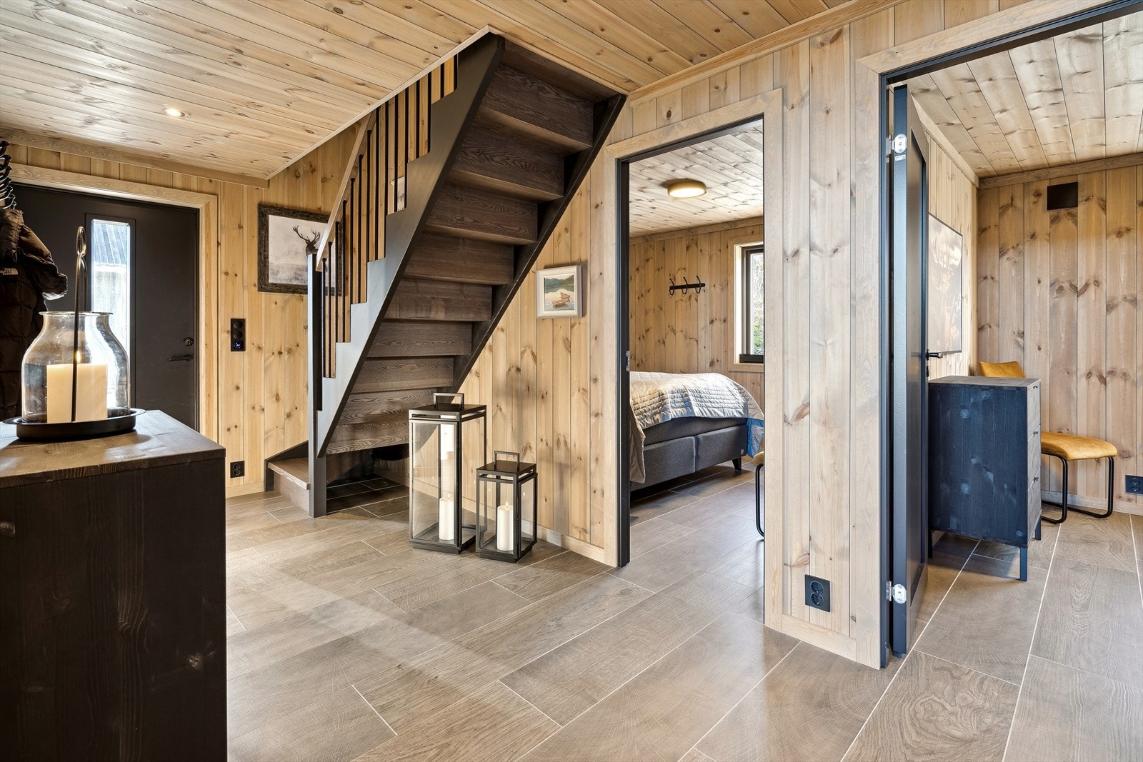 Entré/gang med fliser på gulv med varmekabler Galleribilde