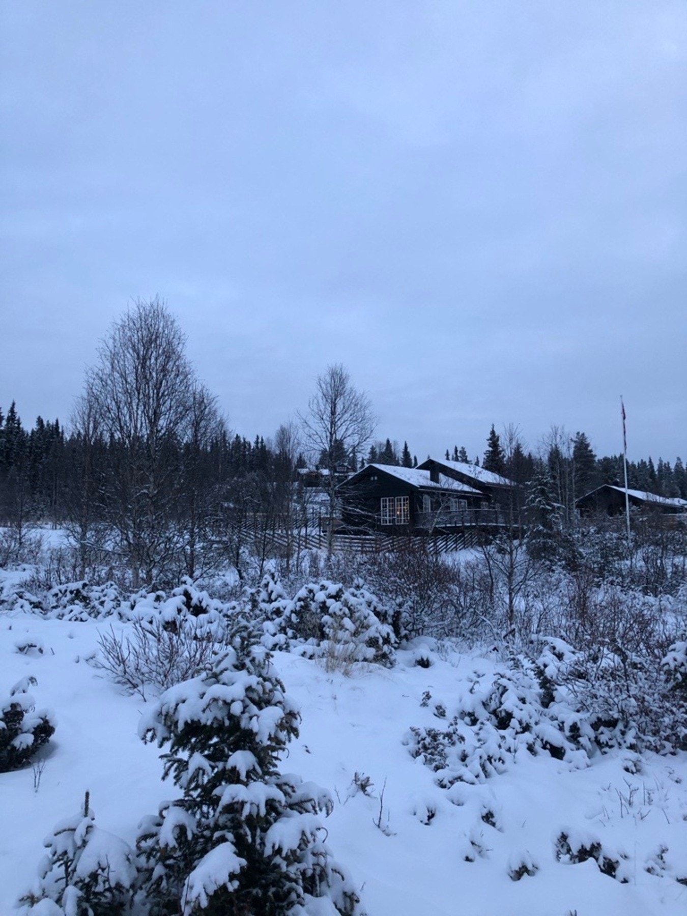 Hytta har gjennomgående god standard, med innlagt strøm, vann og avløp. Galleribilde