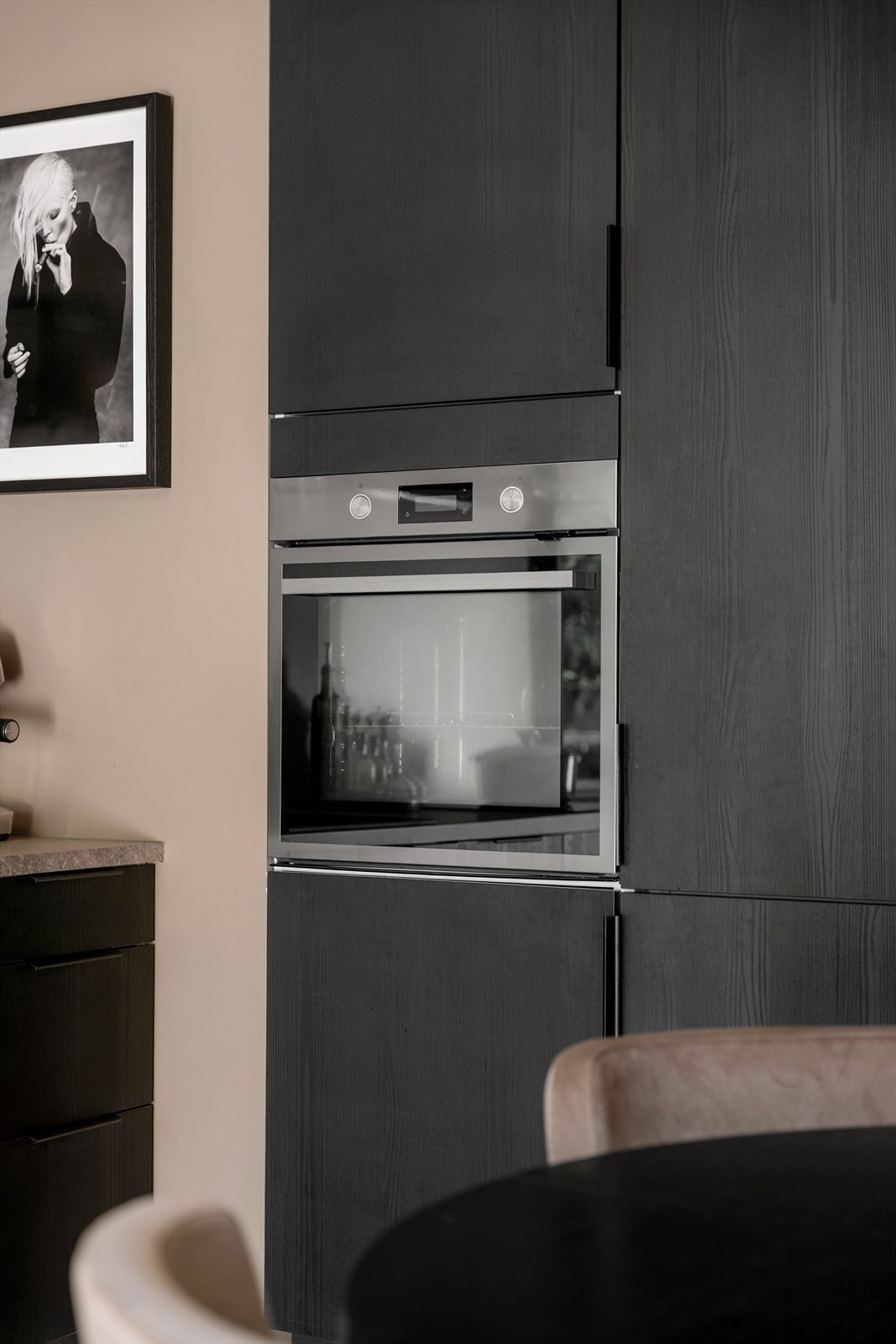 Integrert stekeovn i praktisk arbeidshøyde Galleribilde