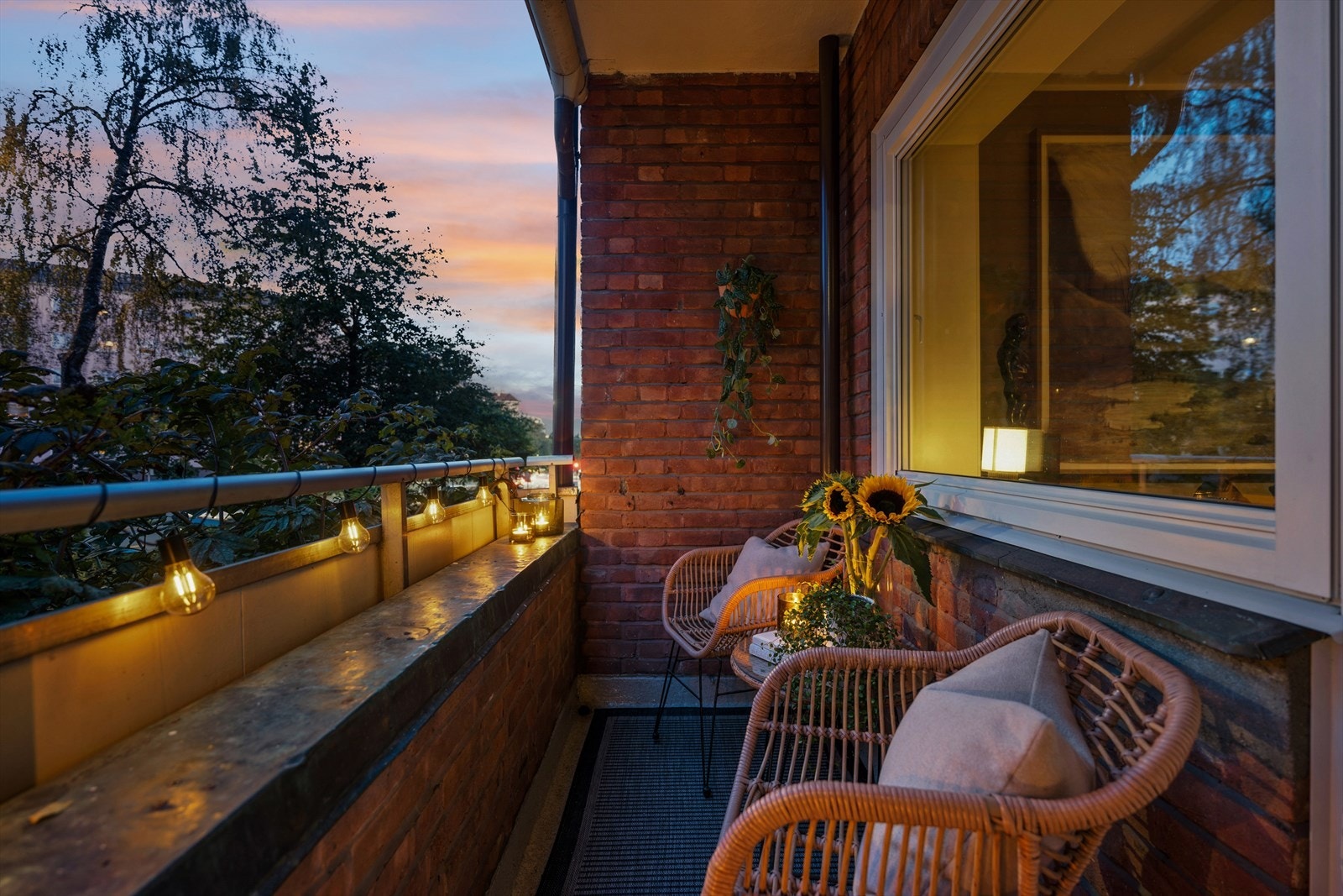 Koselig kveldsstemning på balkongen Galleribilde