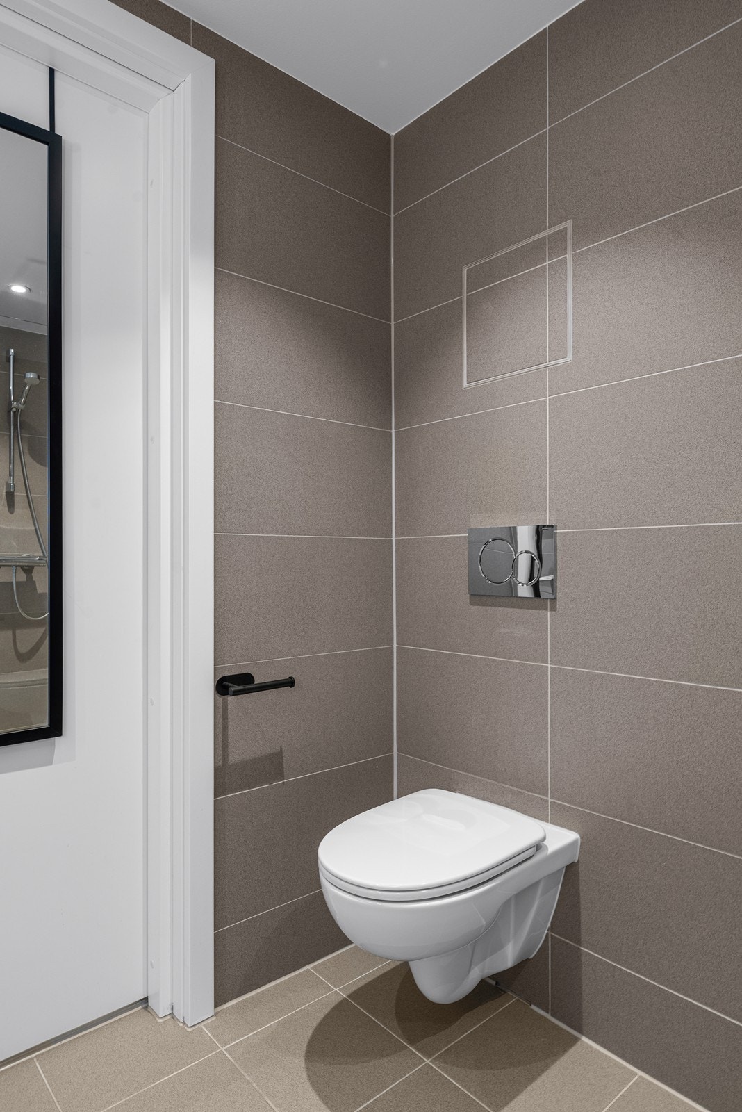 Plassbesparende vegghengt wc. Galleribilde