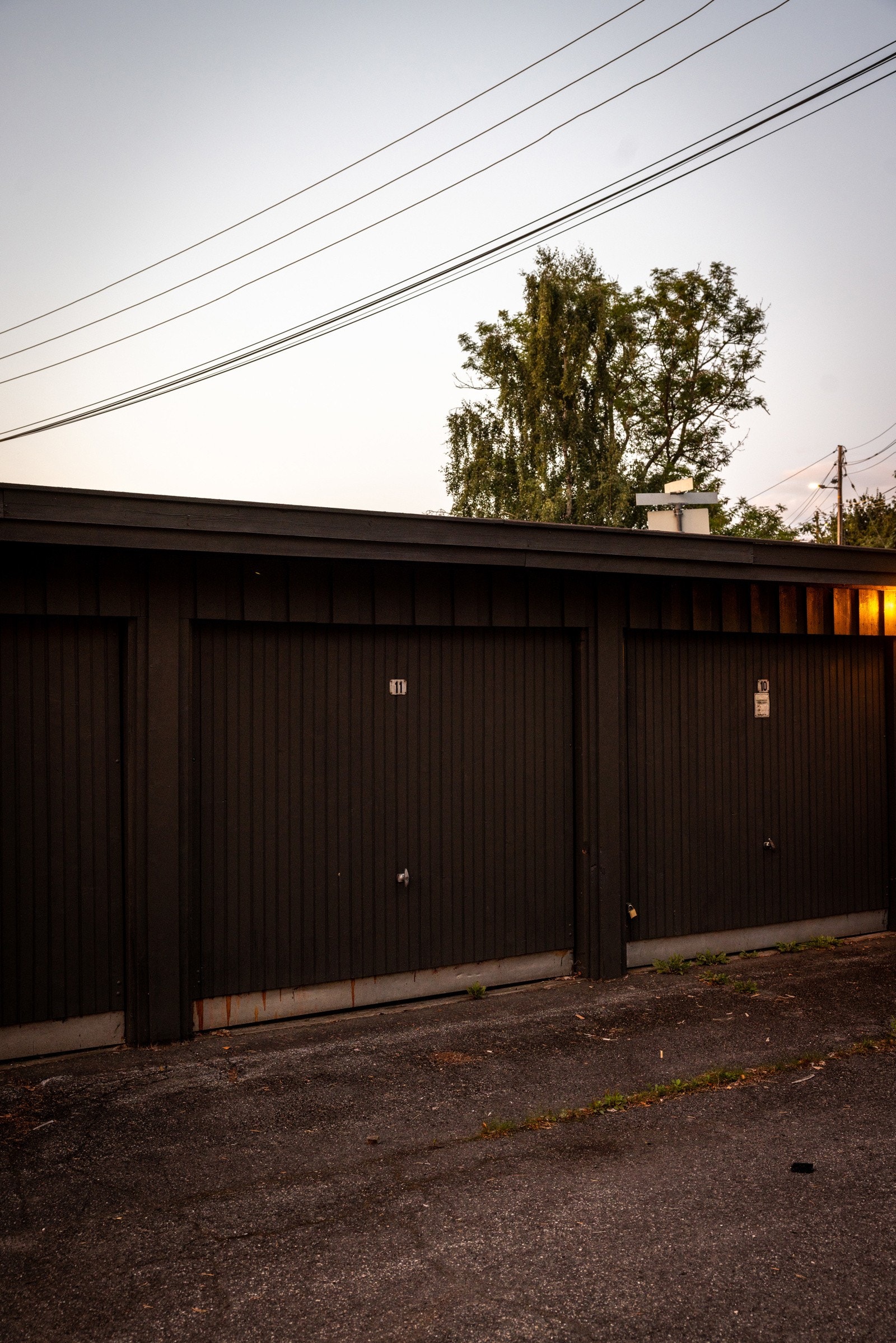 Det medfølger en garasjeplass. Garasjeplassen er en del av felleskostnadene til Cockhaven Forening. Galleribilde