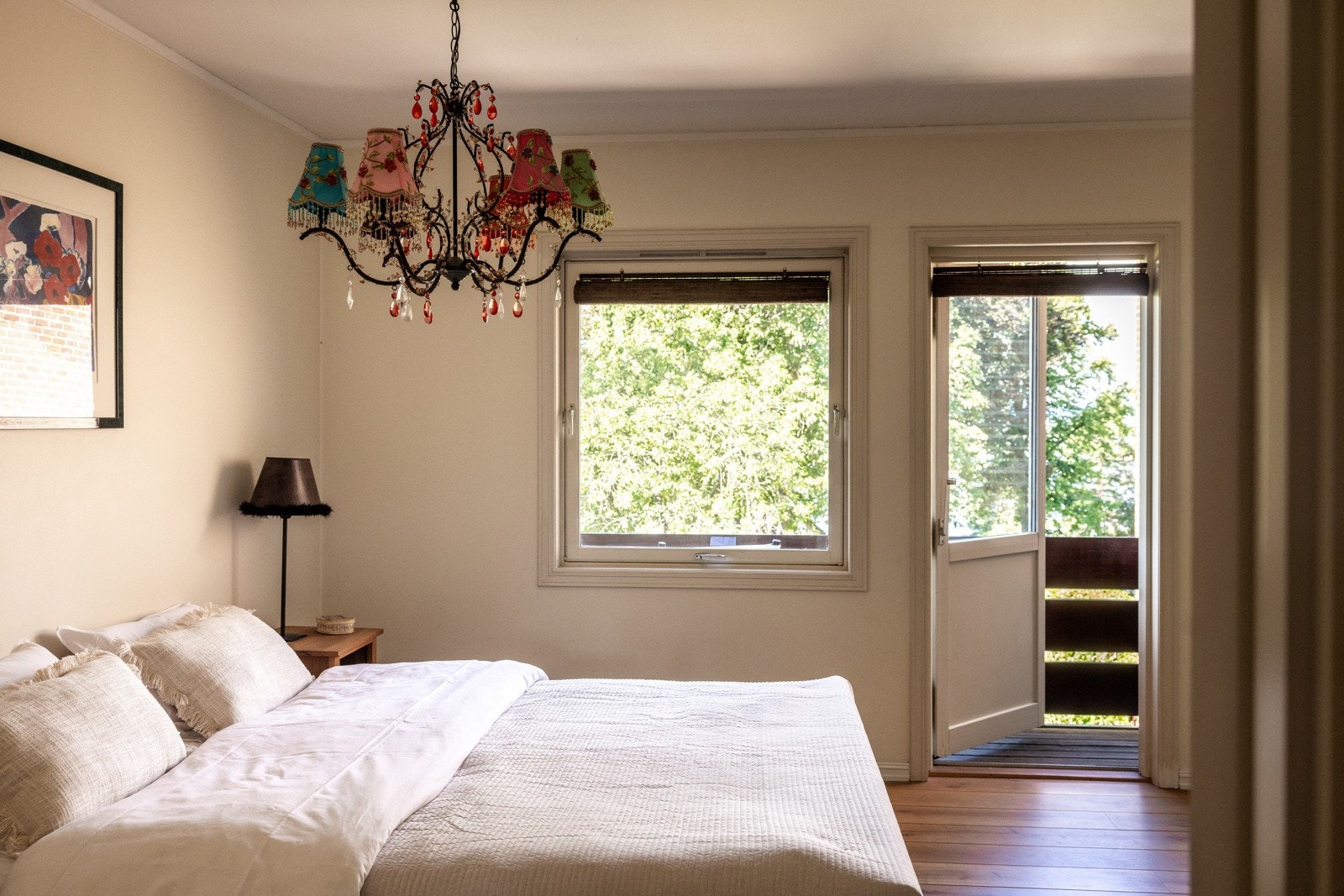 Boligen har to romslige soverom med gode lysforhold og plass til dobbeltseng. Galleribilde