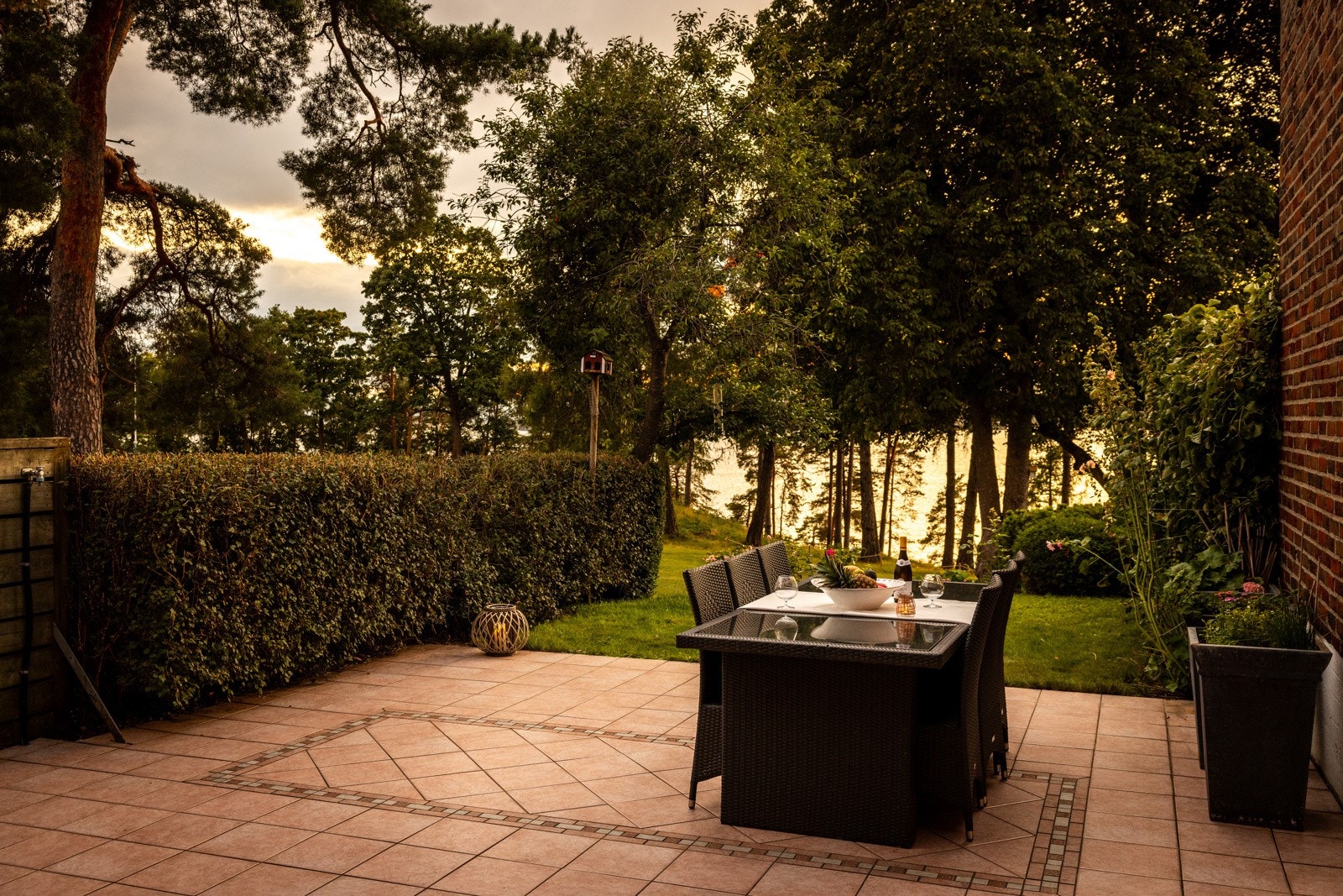 Dette flotte rekkehuset over 3 plan kombinerer den praktiske planløsningen fra rekkehus med den luftige følelsen av enebolig. Galleribilde