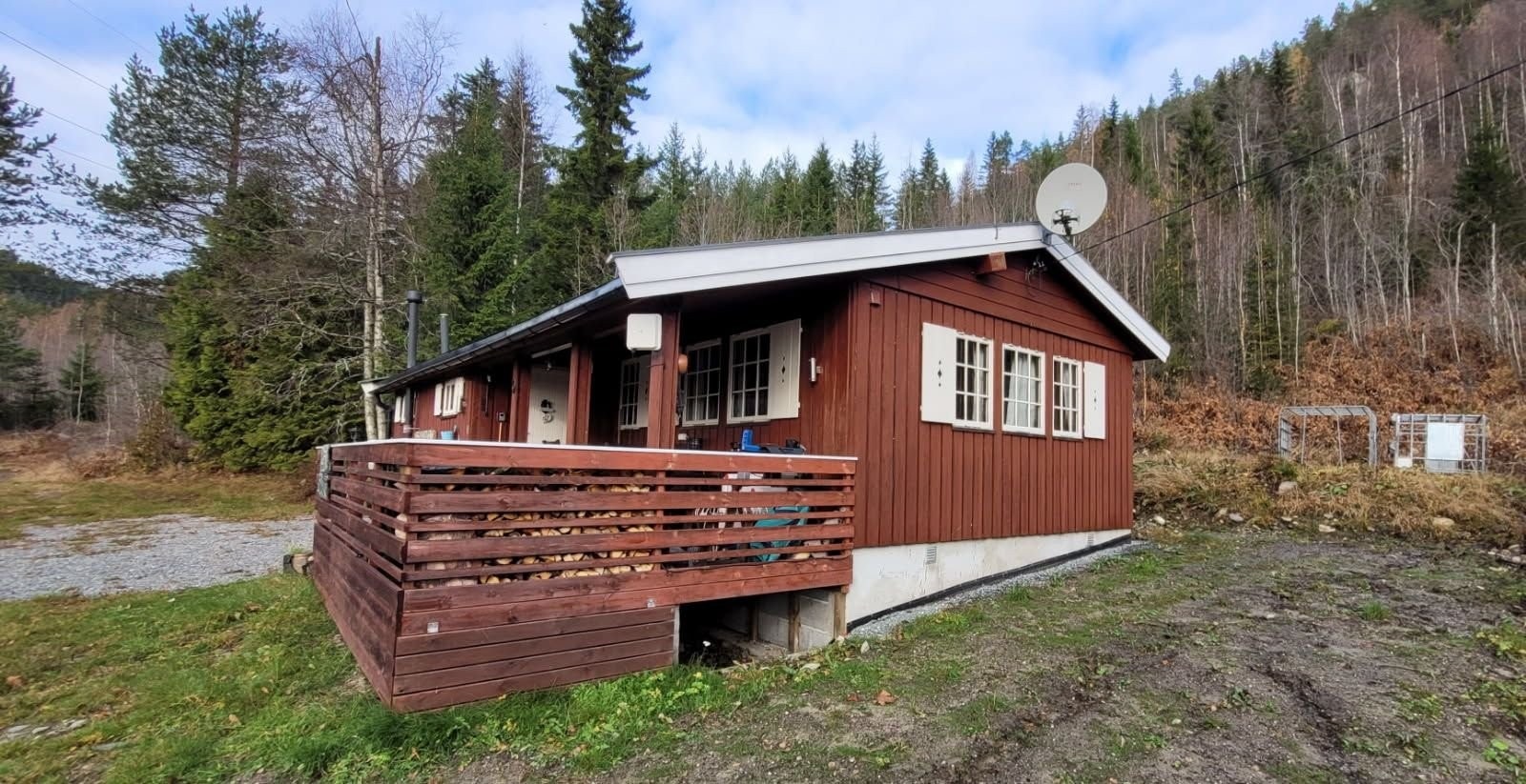 På siden av hytta Galleribilde