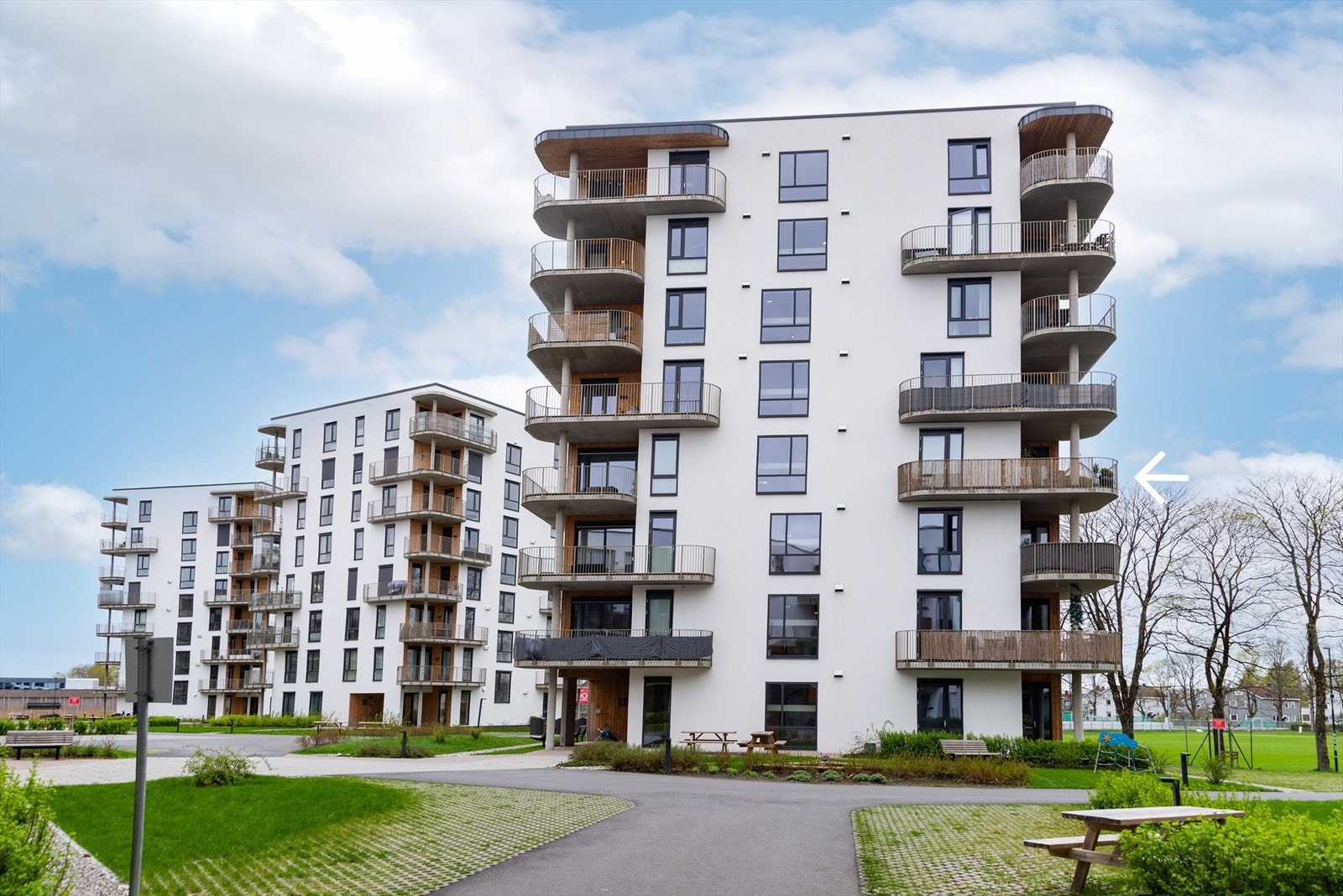 Bo i en ypperlig kombinasjon av god bokvalitet, grønne omgivelser og fin avstand til både handelsområde og sentrum. Foto: Marie Waagan. Galleribilde