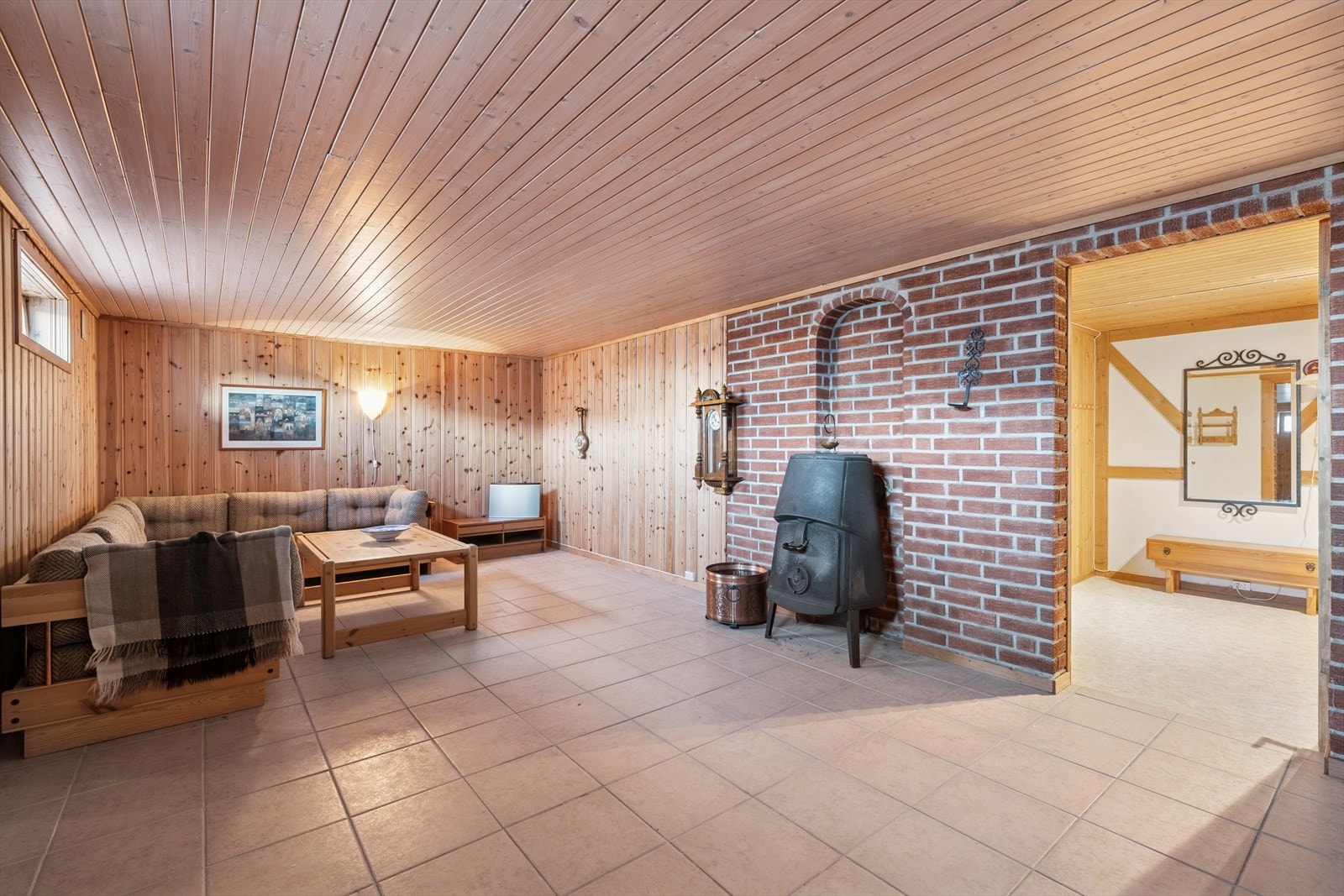 Rom i underetasjen brukt som kjellerstue ( Ikke godkjent) Galleribilde