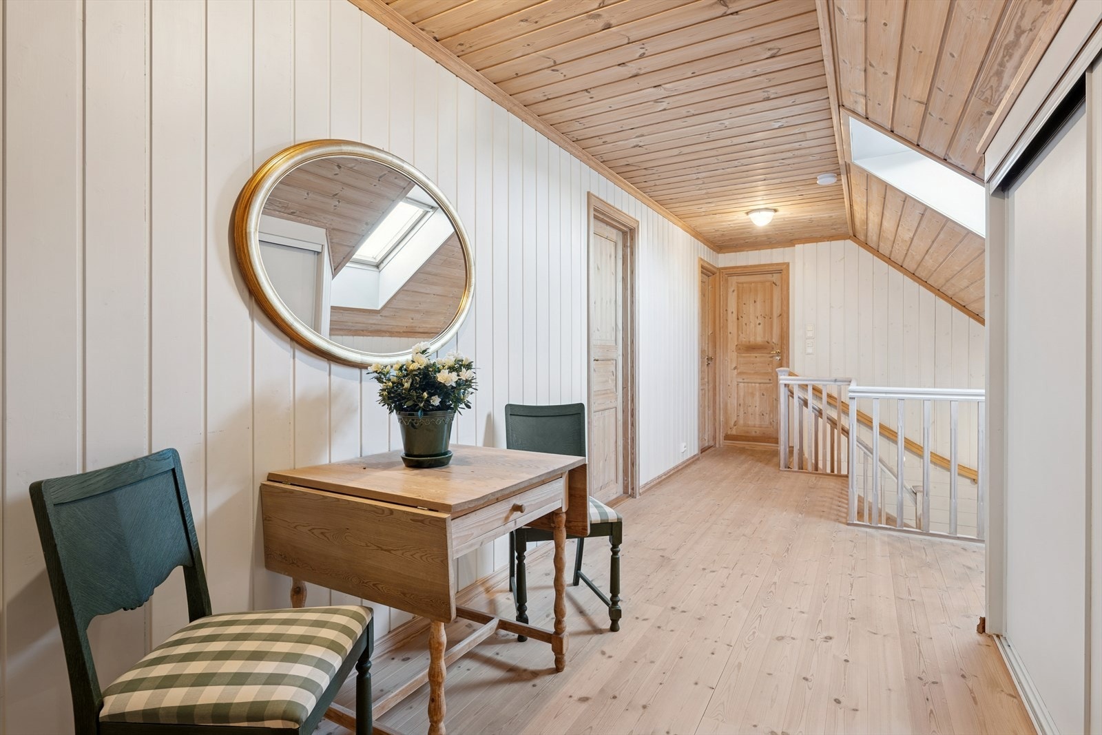 Gang i 2. etasje med veluxvindu. Galleribilde