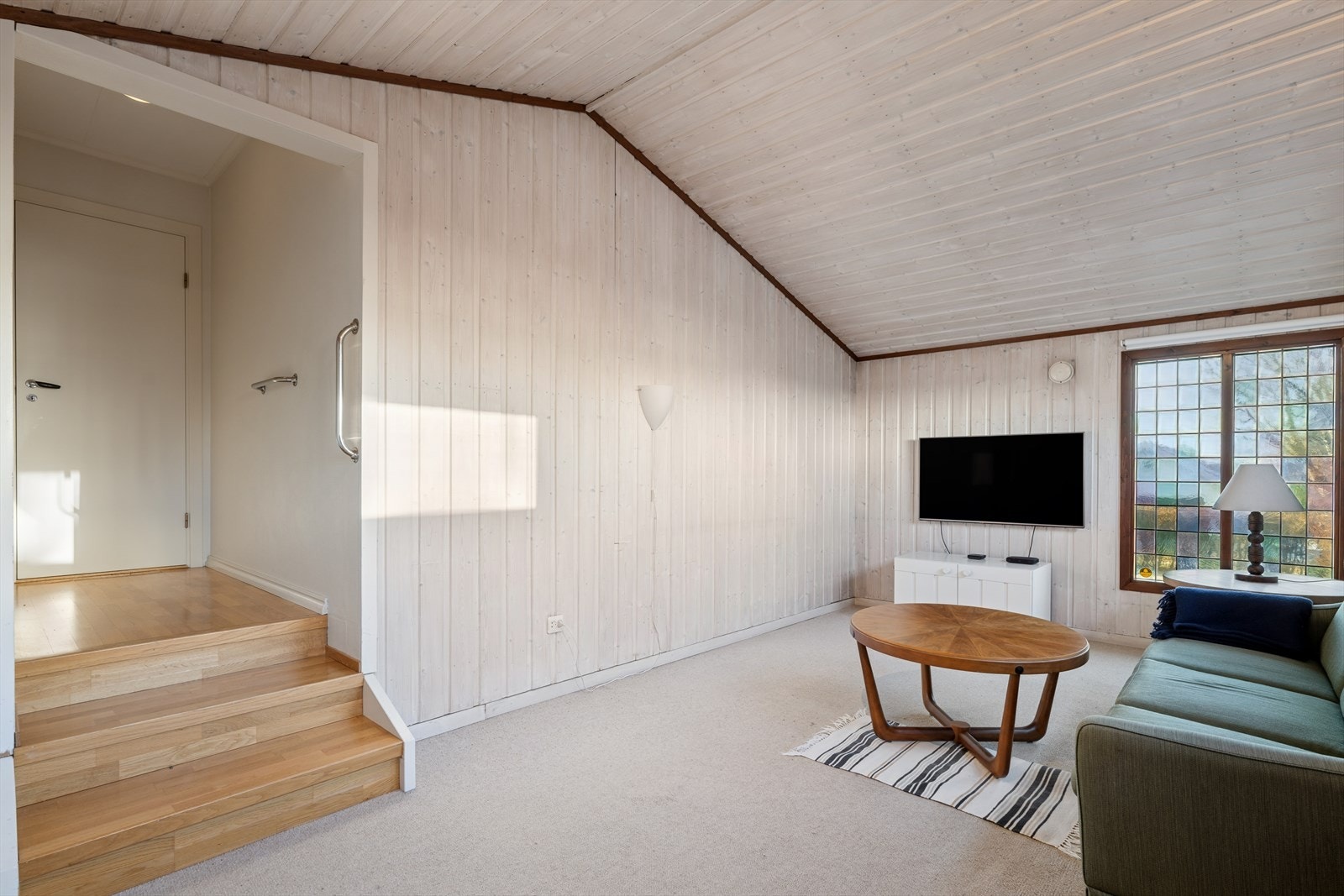 Her er god plass til TV, spill og lek. Galleribilde