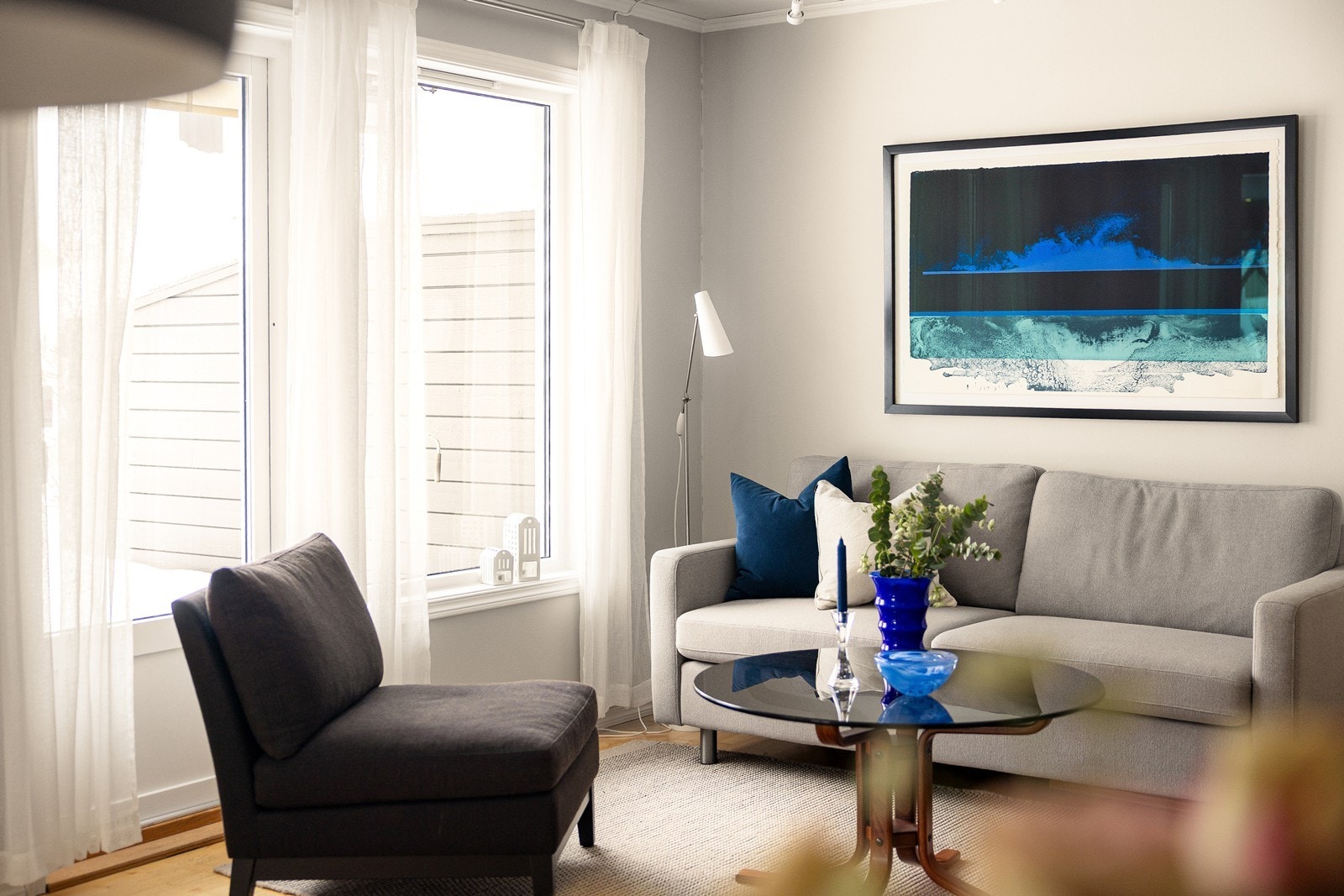 Boligen har malte trevinduer med 2-lags glass. Galleribilde