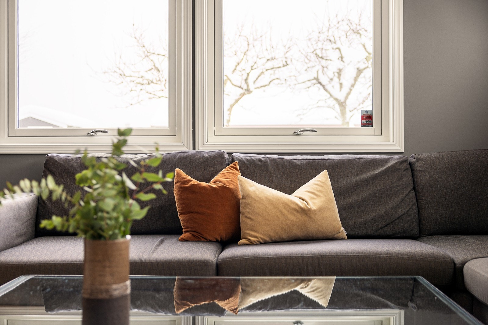 Vinduene gir godt med lys og utsyn mot hagen. Galleribilde