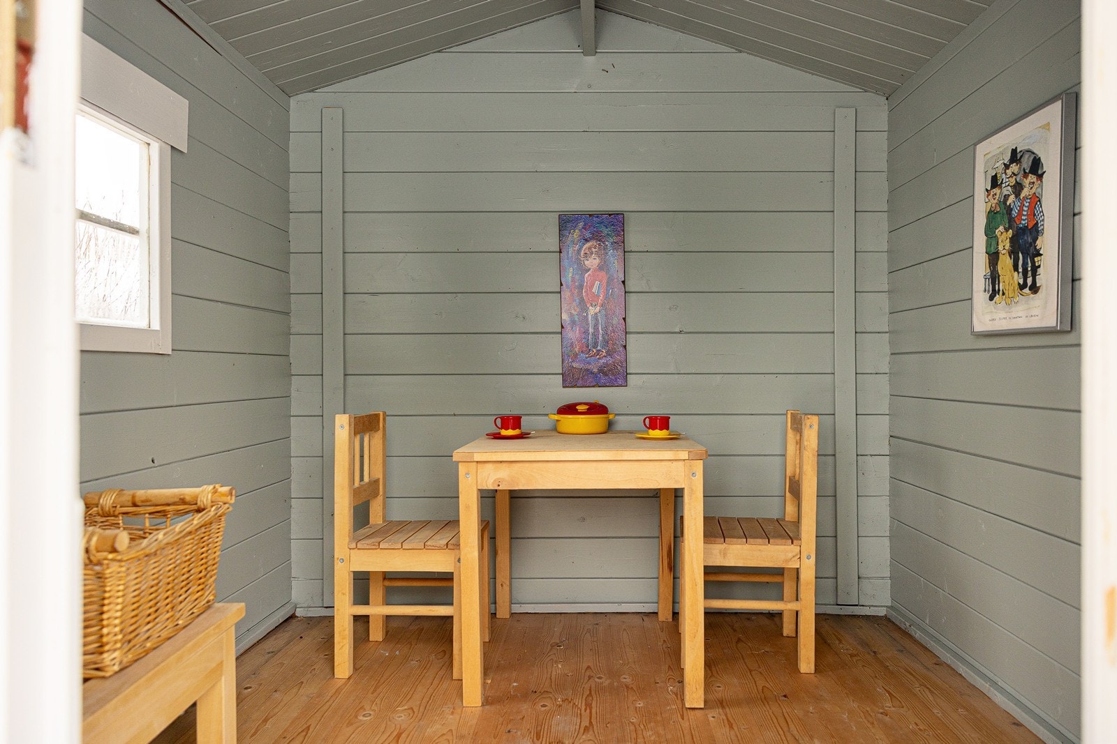 Innvendig er lekehuset innredet for lek og moro. Galleribilde