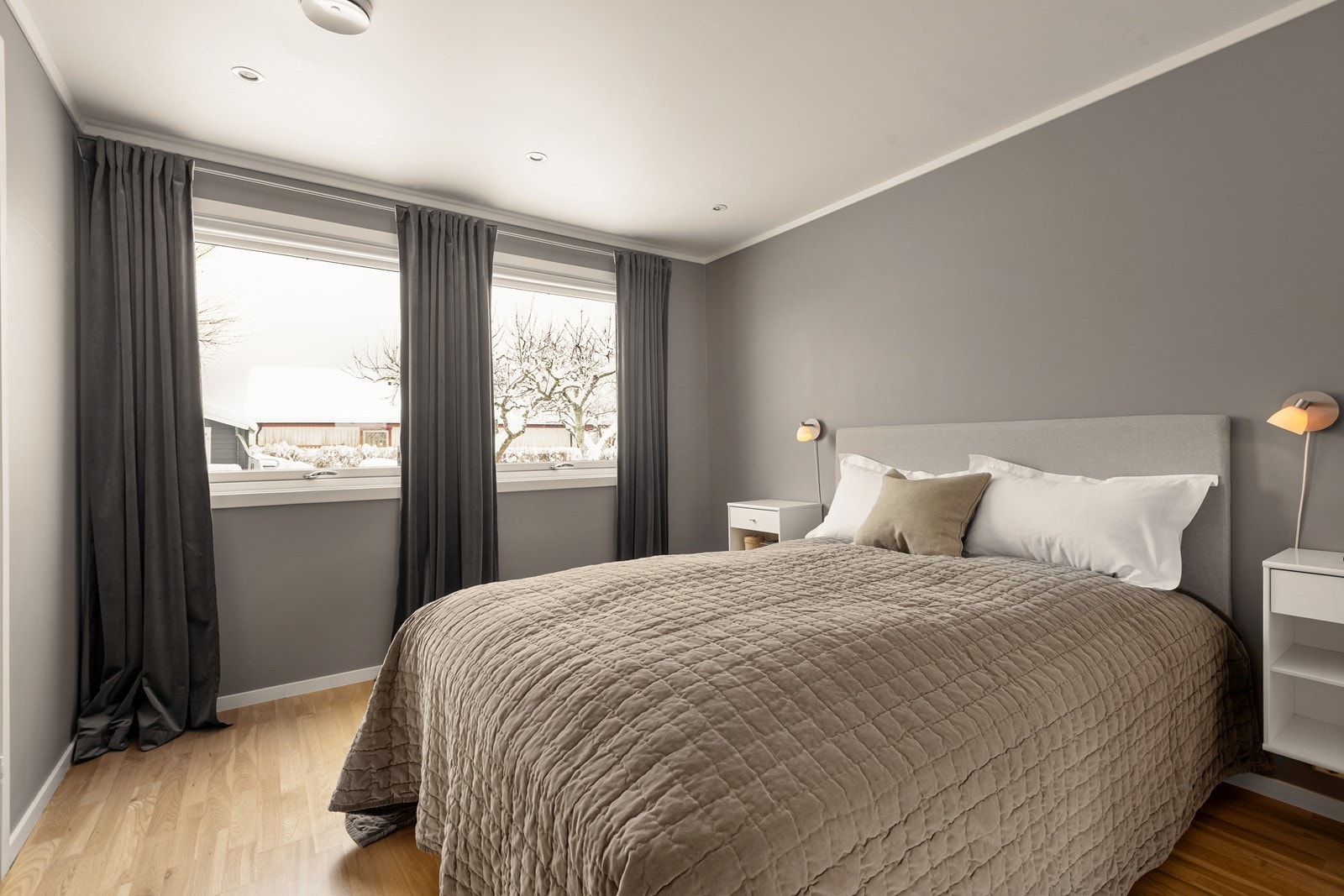 Rommet har panelovner for oppvarming og balansert ventilasjon for et godt inneklima. Galleribilde