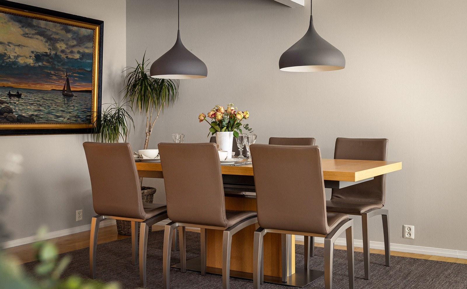 God romfølelse og lyse overflater gir en luftig atmosfære. Galleribilde