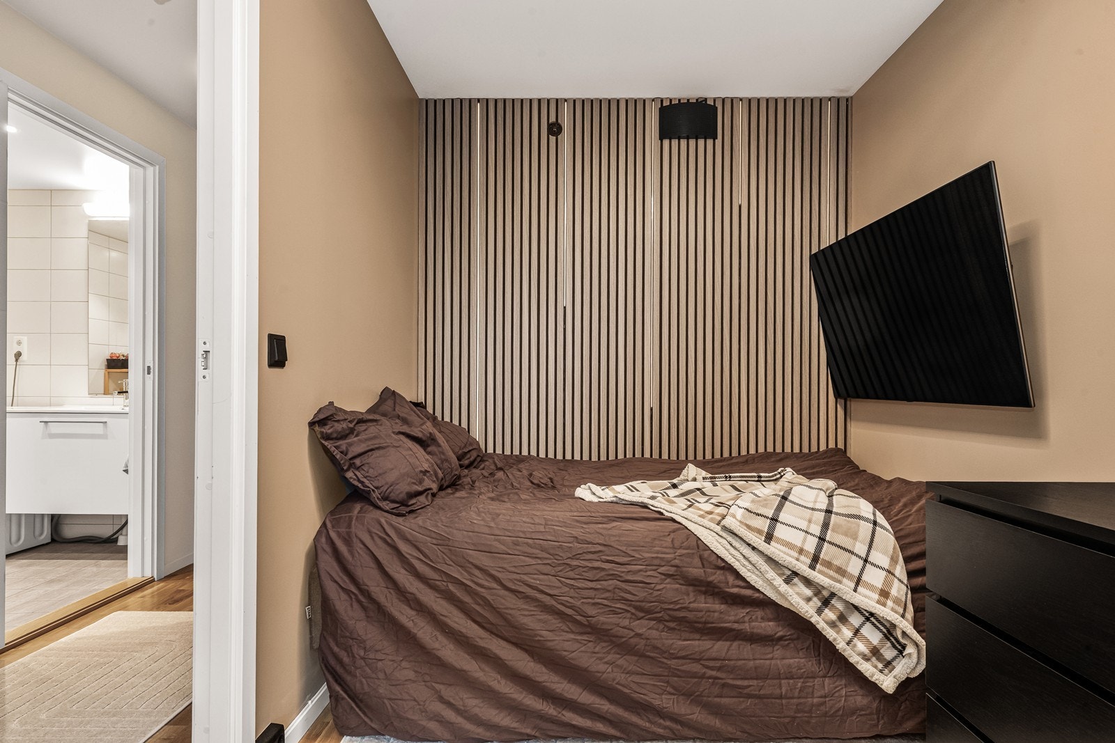 Leilighetens andre soverom, ideelt som barnerom, gjesterom eller kontor. Galleribilde