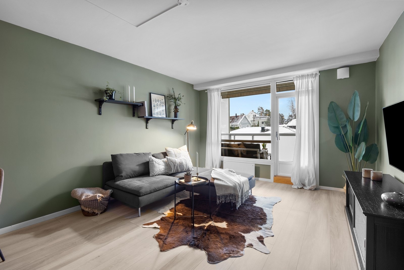 En lekker og romslig 3-roms andelsleilighet beliggende i 2 etasje, sentralt på Brattlikollen. Galleribilde