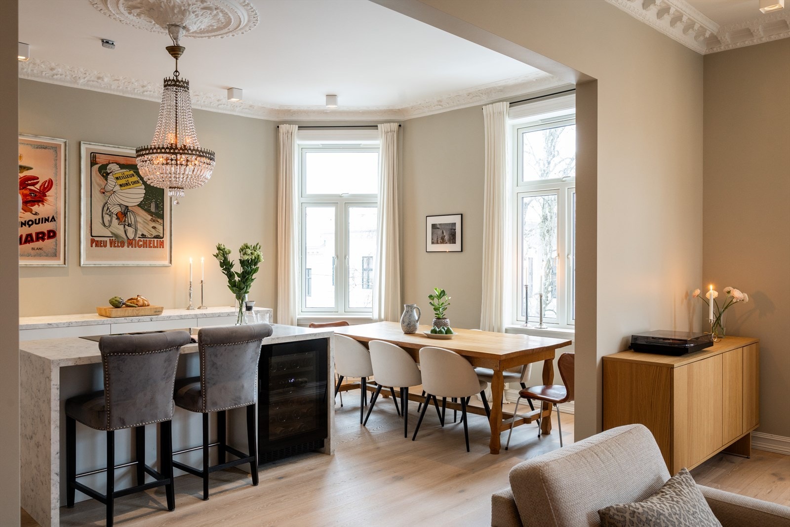 Leiligheten har god planløsning og fantastiske oppholdsrom med delvis åpen stue-/kjøkkenløsning. Galleribilde