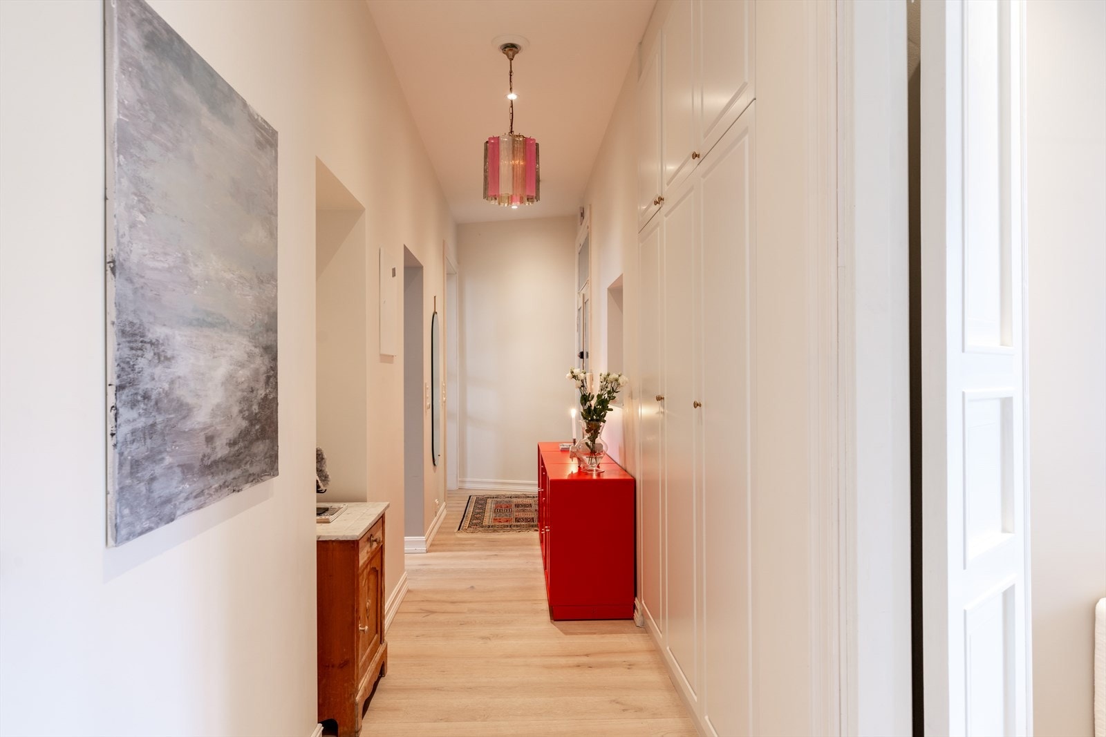 Lyst og innbydende inngangsparti som gir et godt førsteinntrykk. Galleribilde