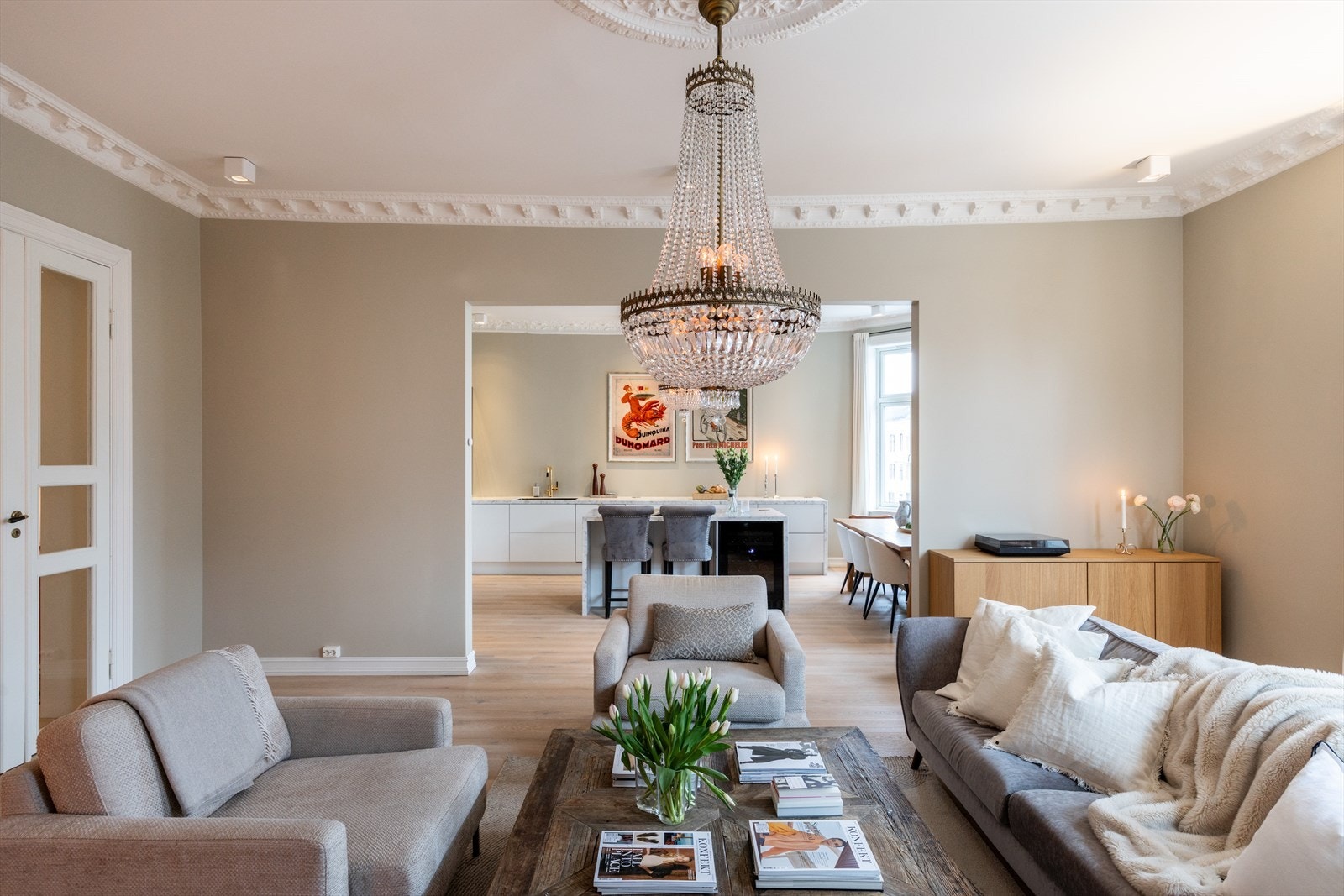 Boligen ble omfattende renovert i 2020 og tilbyr den perfekte kombinasjonen av moderne funksjonalitet og klassisk sjarm. Galleribilde