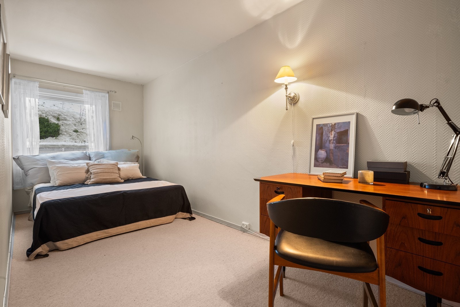 Leilighetens andre soverom er fleksibelt og kan innredes som barnerom, gjesterom eller kontor. Galleribilde