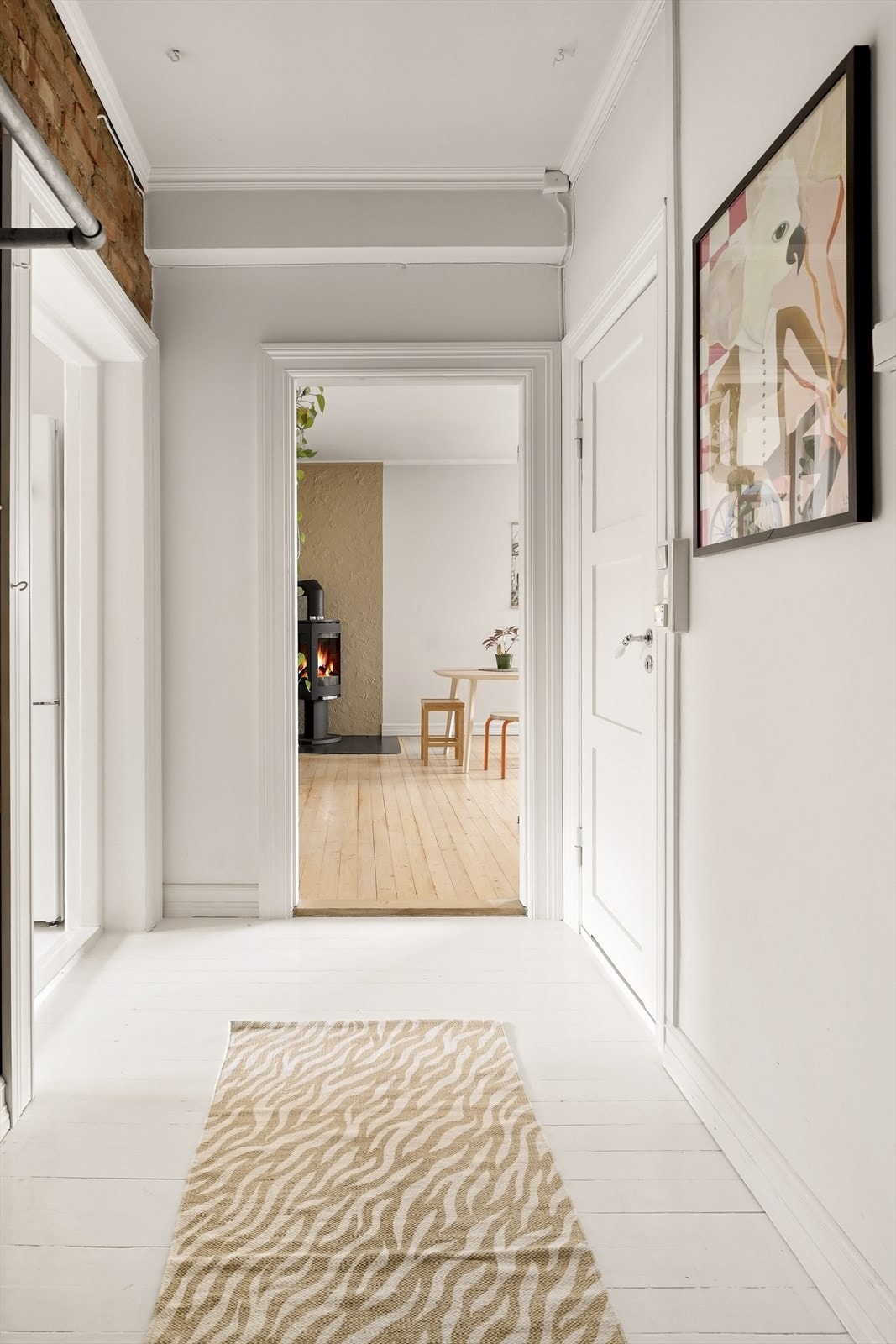 Fra entréen har man dirkete adkomst til stuen, velkommen inn! Galleribilde