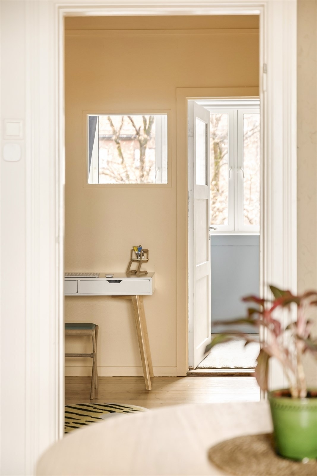 Fra stuen er det inngang til et ekstra rom. Galleribilde