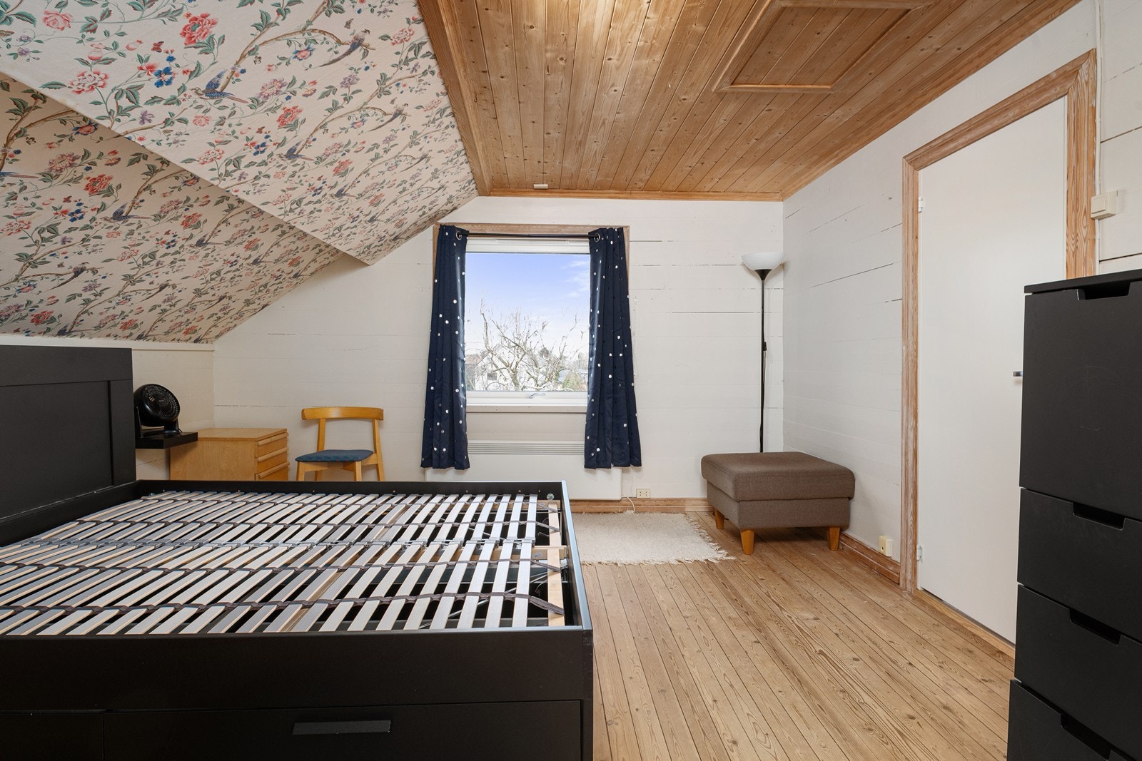 Hovedsoverom med god plass til dobbeltseng. Galleribilde