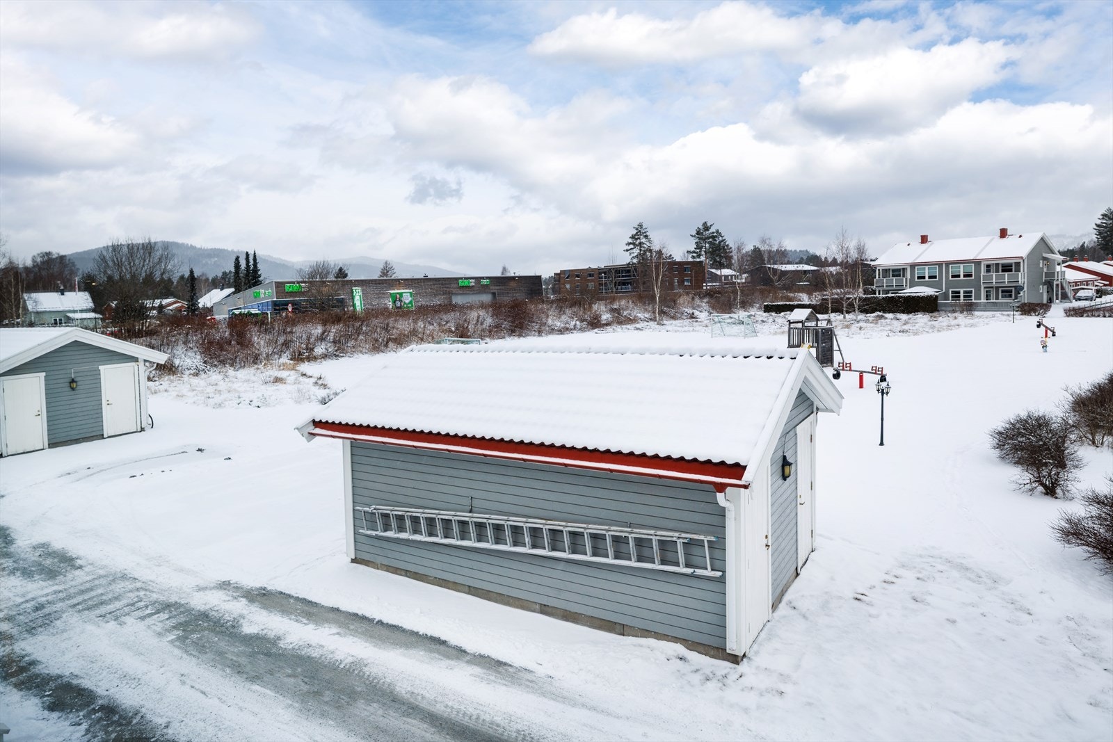 Leiligheten disponerer en bod på 5 m² i et felles, frittstående bodbygg. Galleribilde