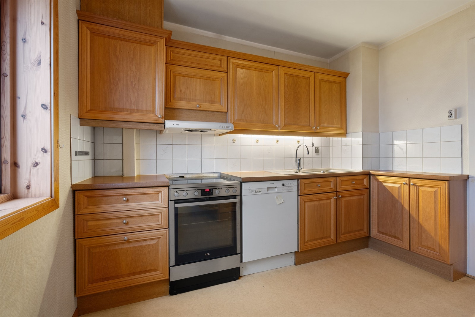 Over- og underskap gir godt med skapplass Galleribilde