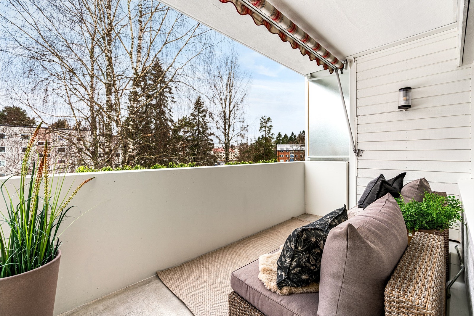 Bølerlia 135 er en nyoppusset, lys og lekker 3-roms med høy standard og gjennomgående planløsning i tredje etasje. Galleribilde