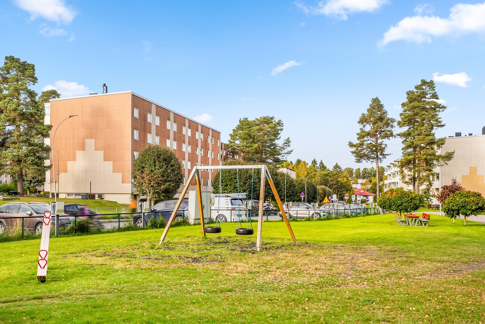 Beliggenheten er svært familievennlig, med flere sittegrupper og lekeapparater i området. Galleribilde