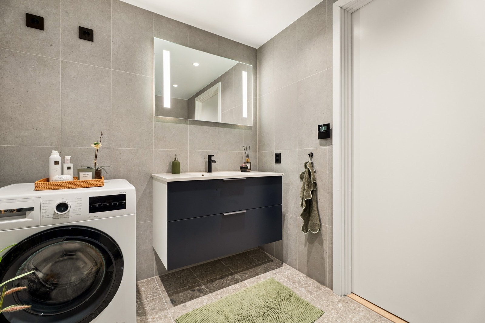 Badet har en fin størrelse på nesten 5 kvm. Galleribilde