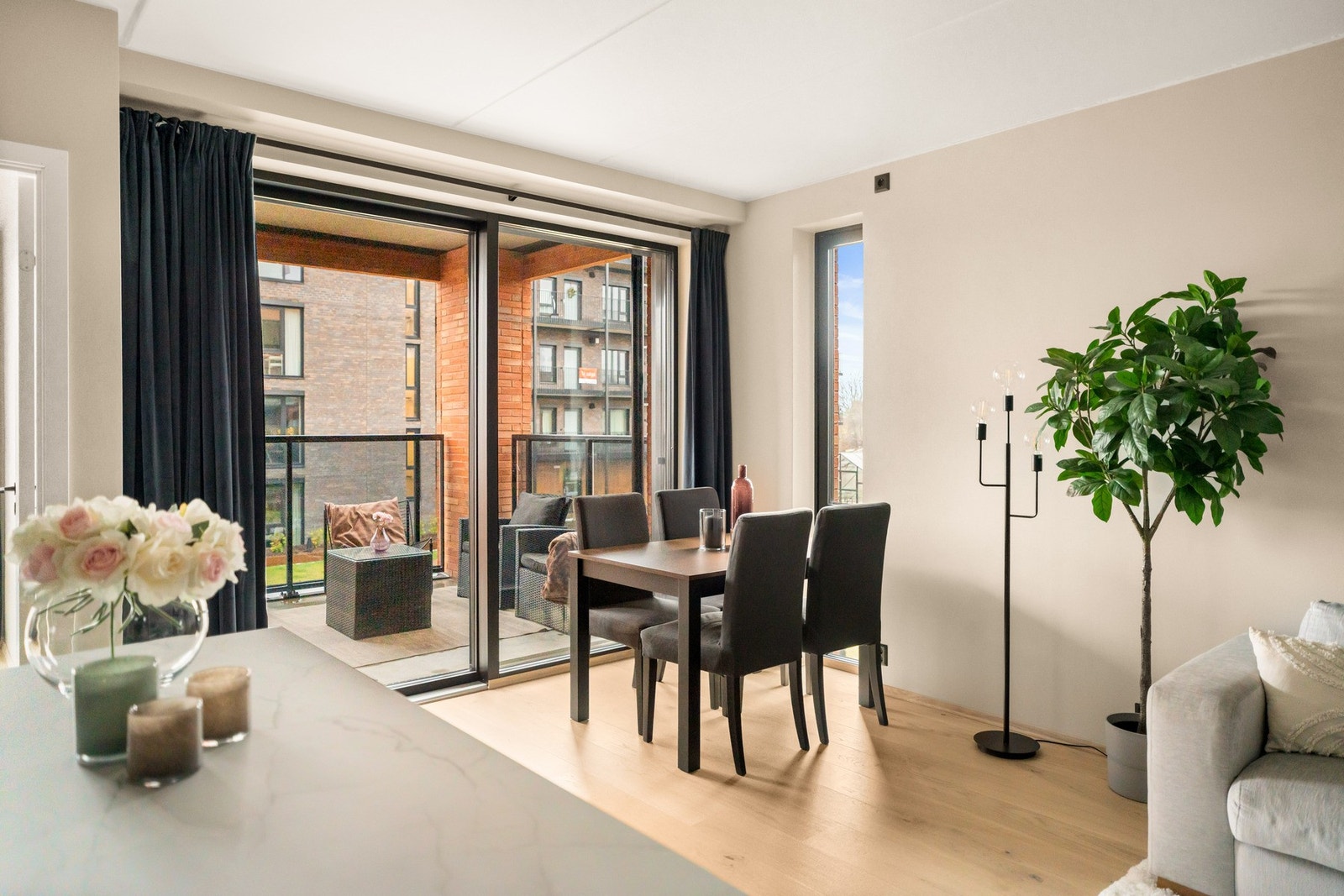 Med store vindusoverflater så gir det rikelig med sollys. Galleribilde