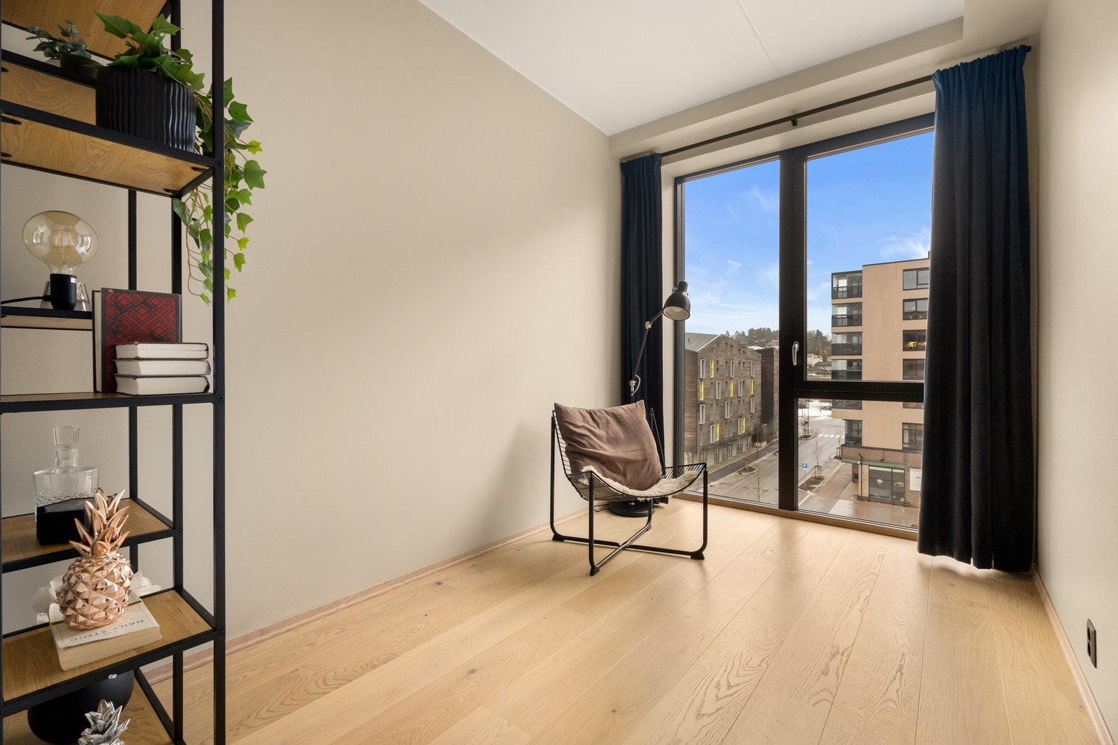 Ekstra soverom med store vindusoverflater. Galleribilde