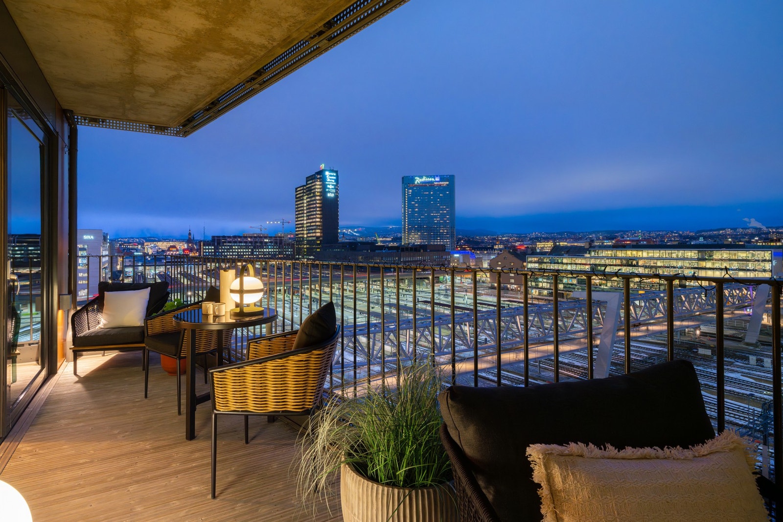 - På balkongen er det flyttbar skjerming - Galleribilde