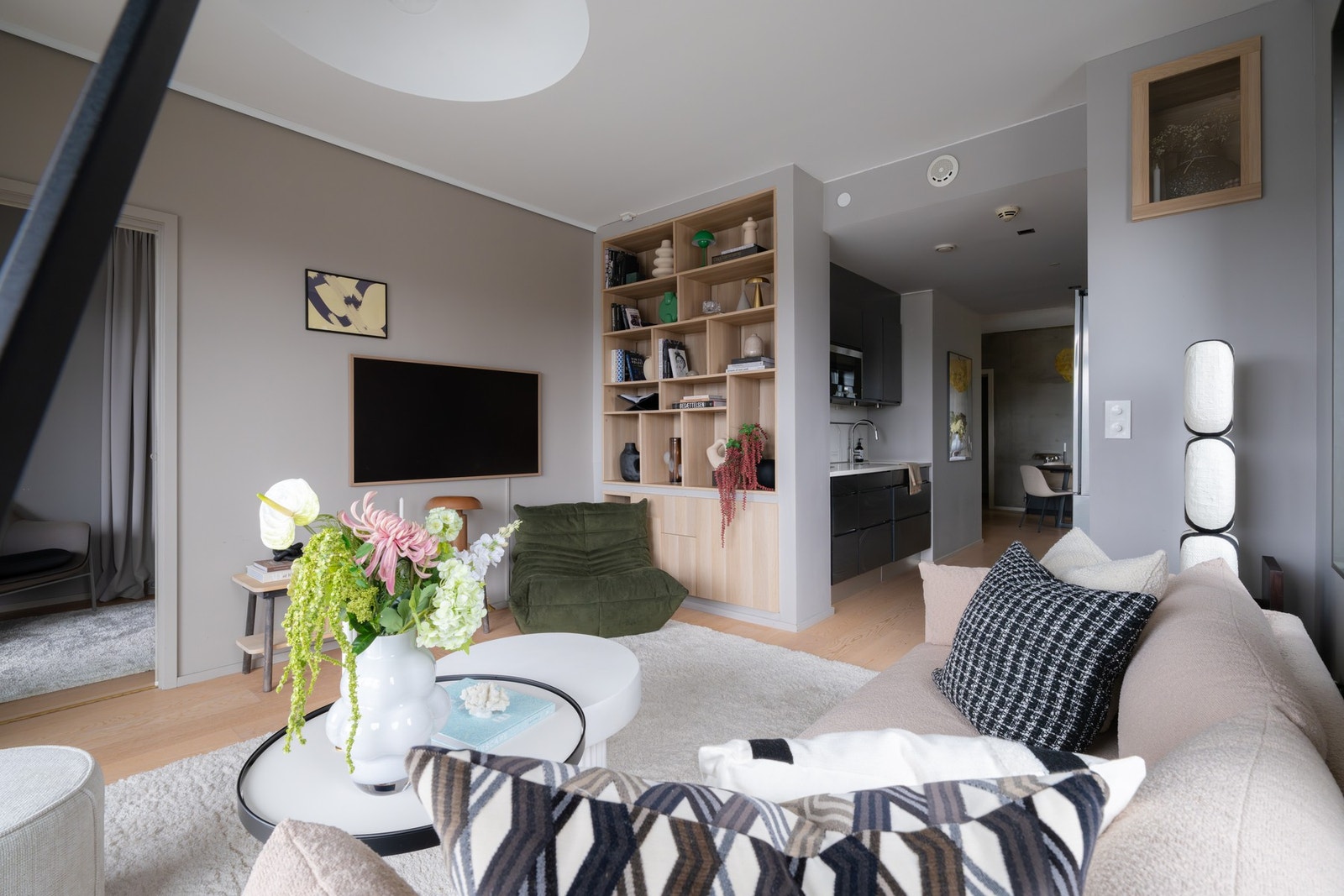 - På gulvet er det lagt 1-stavs eikeparkett - Galleribilde